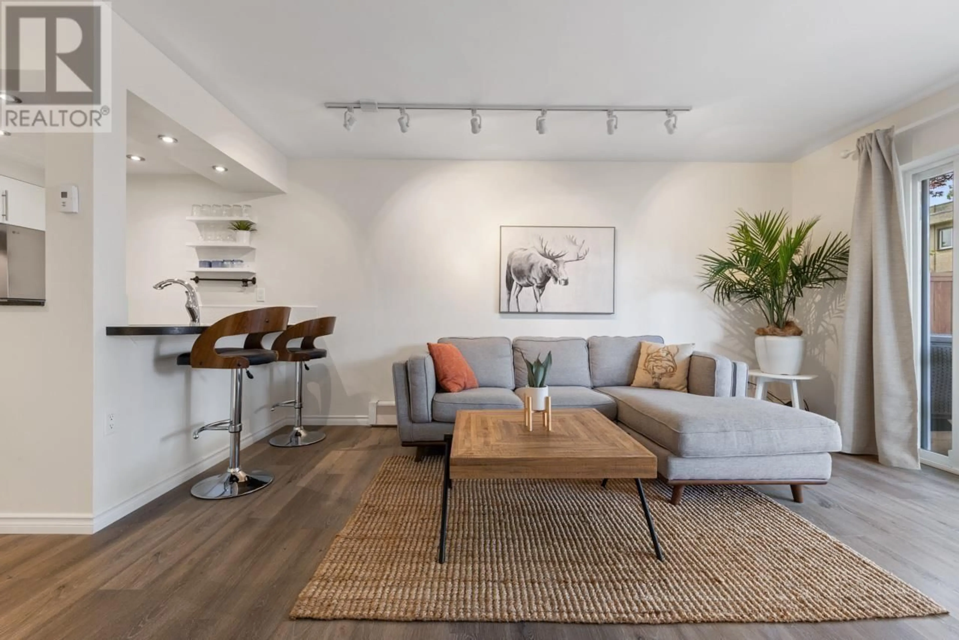 Living room with furniture, unknown for 102 - 1450 LABURNUM STREET, Vancouver British Columbia V6J3W3