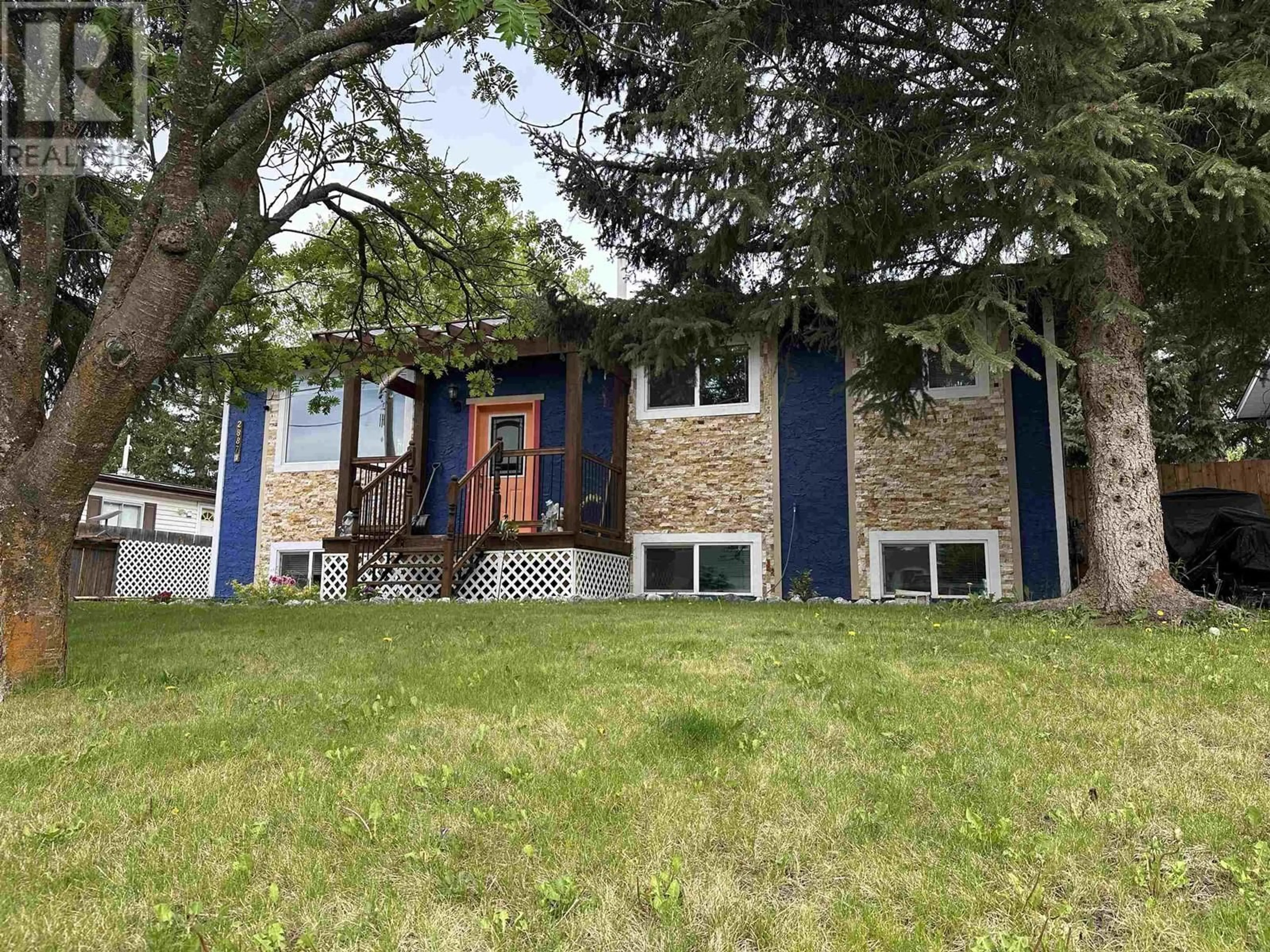 Home with vinyl exterior material, street for 2887 VICTORIA STREET, Vanderhoof British Columbia V0J3A0
