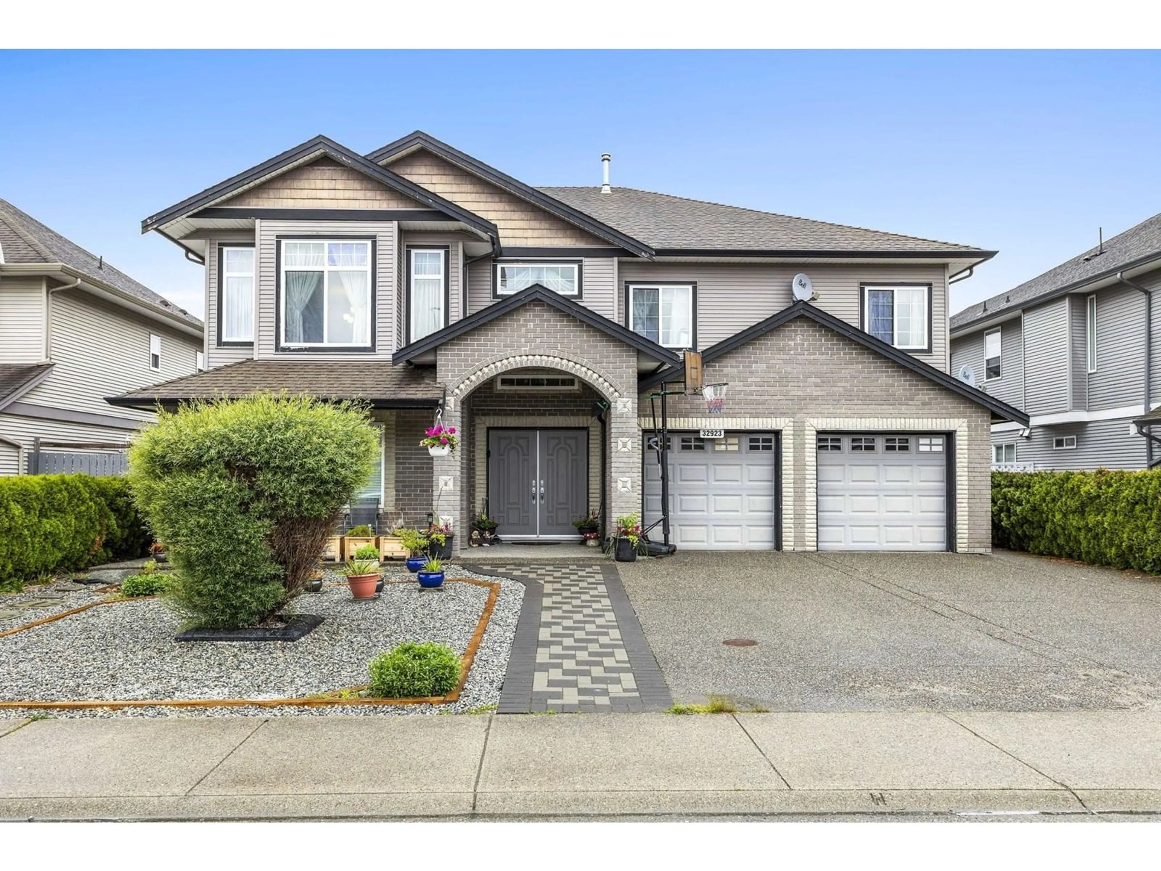 Home with vinyl exterior material, street for 32923 EGGLESTONE, Mission British Columbia V2V7P9