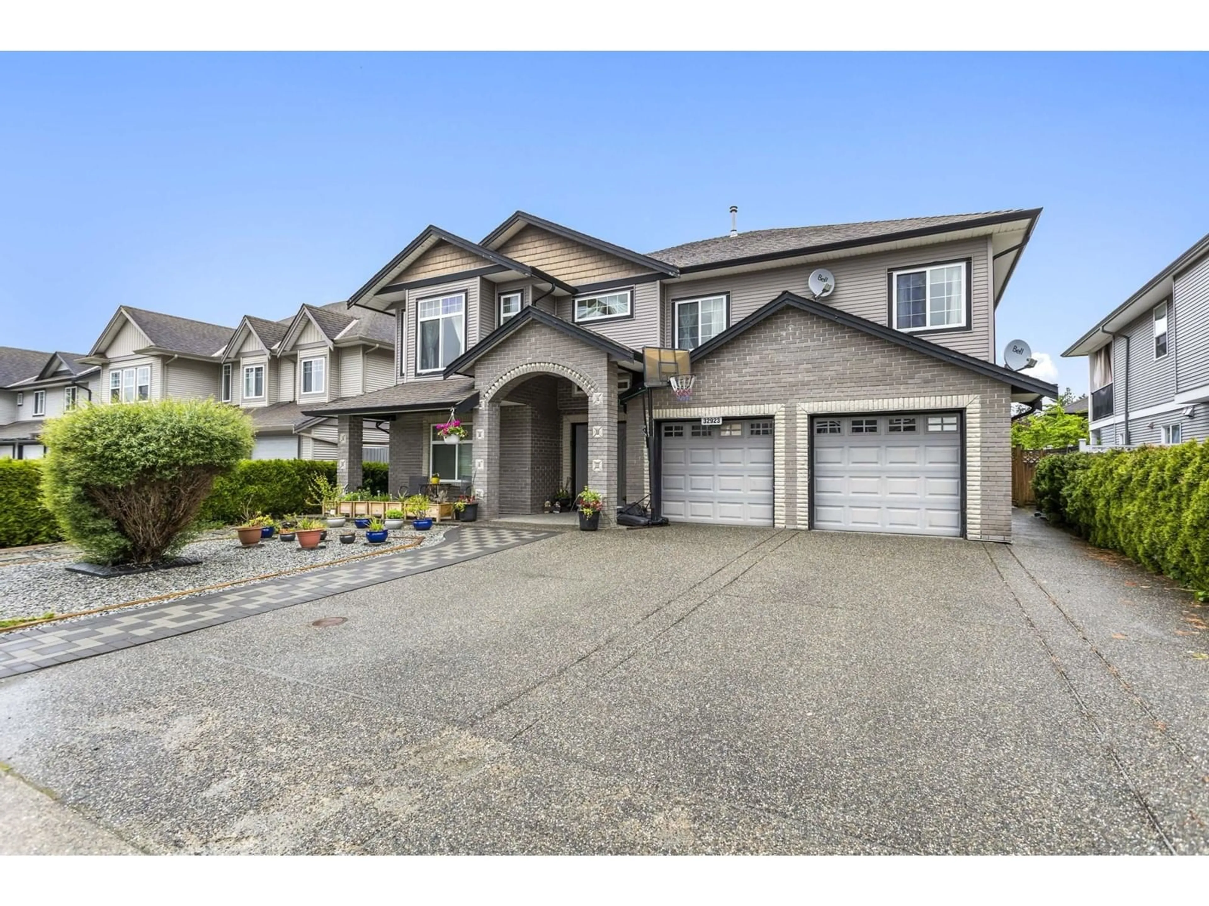 Home with vinyl exterior material, street for 32923 EGGLESTONE, Mission British Columbia V2V7P9