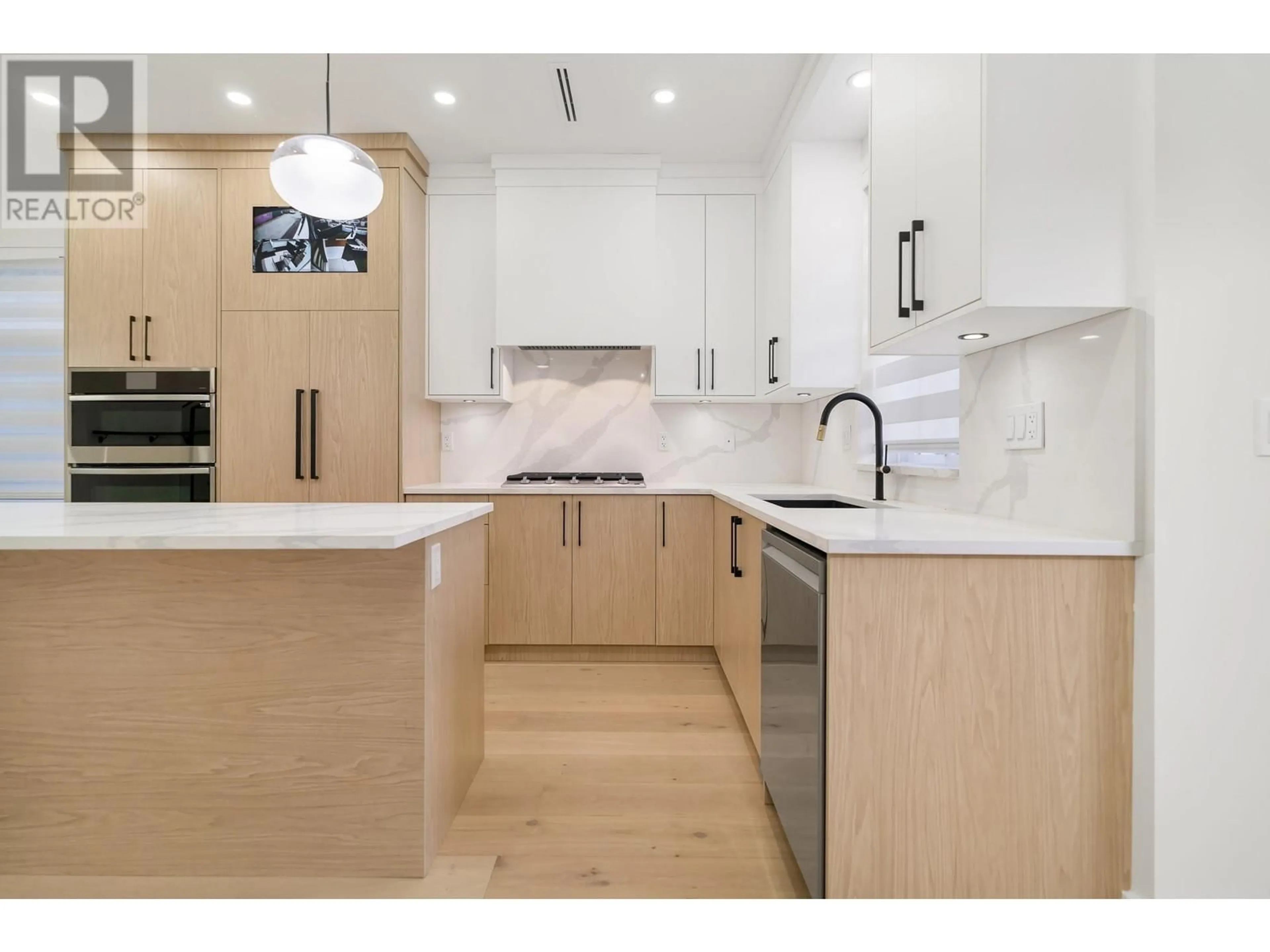 Contemporary kitchen, unknown for 672 64TH AVENUE, Vancouver British Columbia V5X2N2