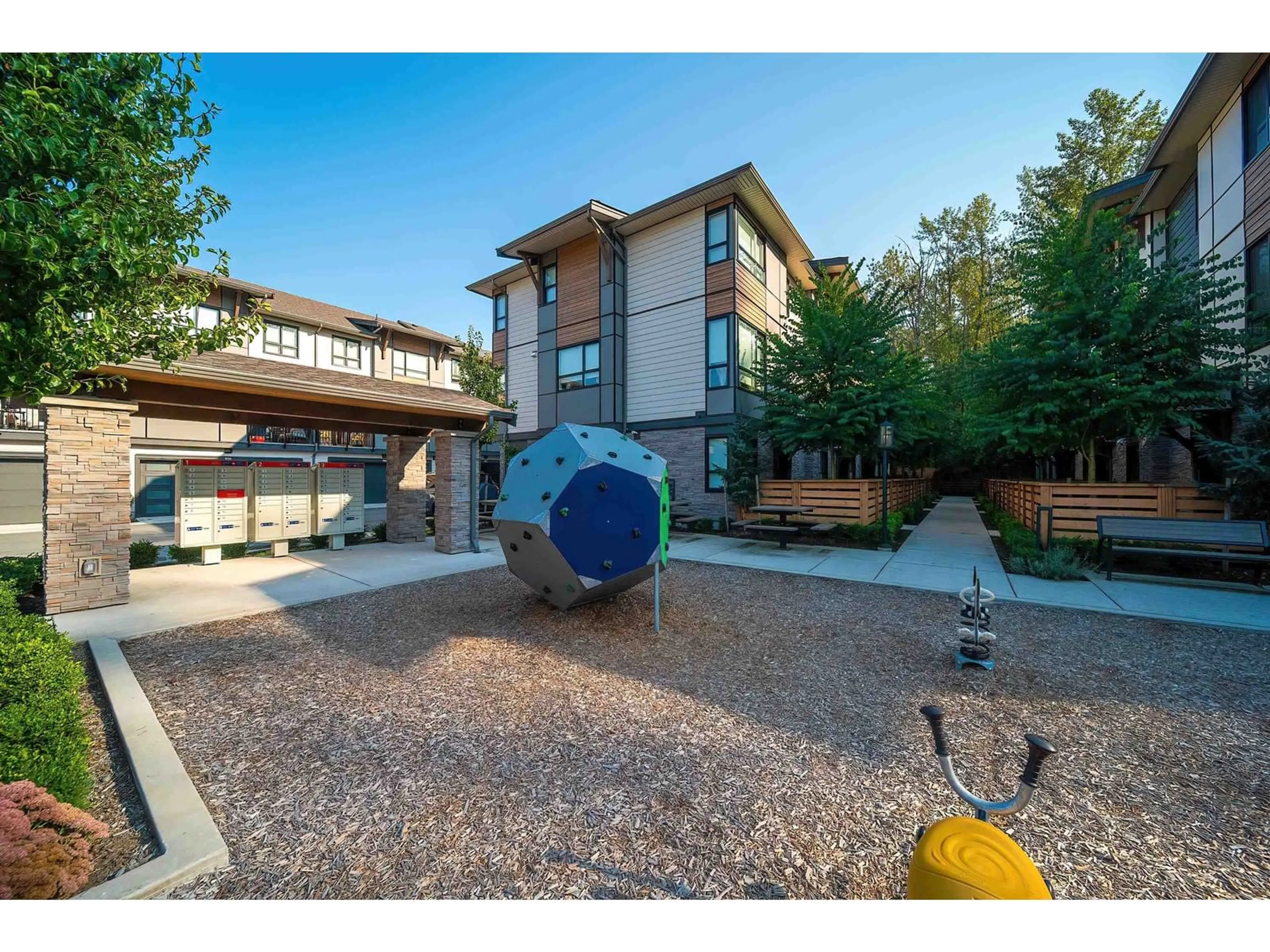 A pic from outside/outdoor area/front of a property/back of a property/a pic from drone, street for 23 - 19918 75A, Langley British Columbia V2Y3L1