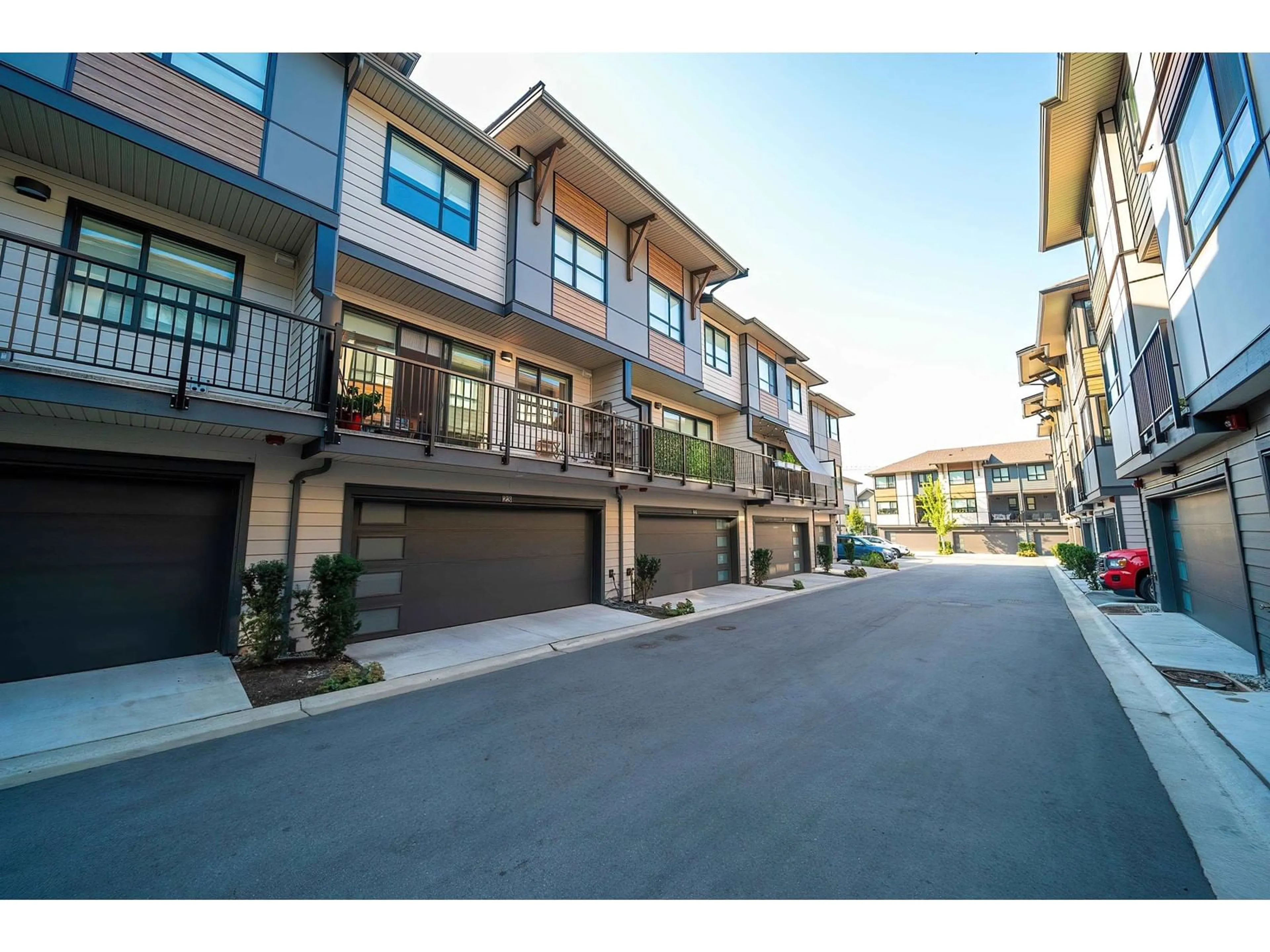 Patio, street for 23 - 19918 75A, Langley British Columbia V2Y3L1