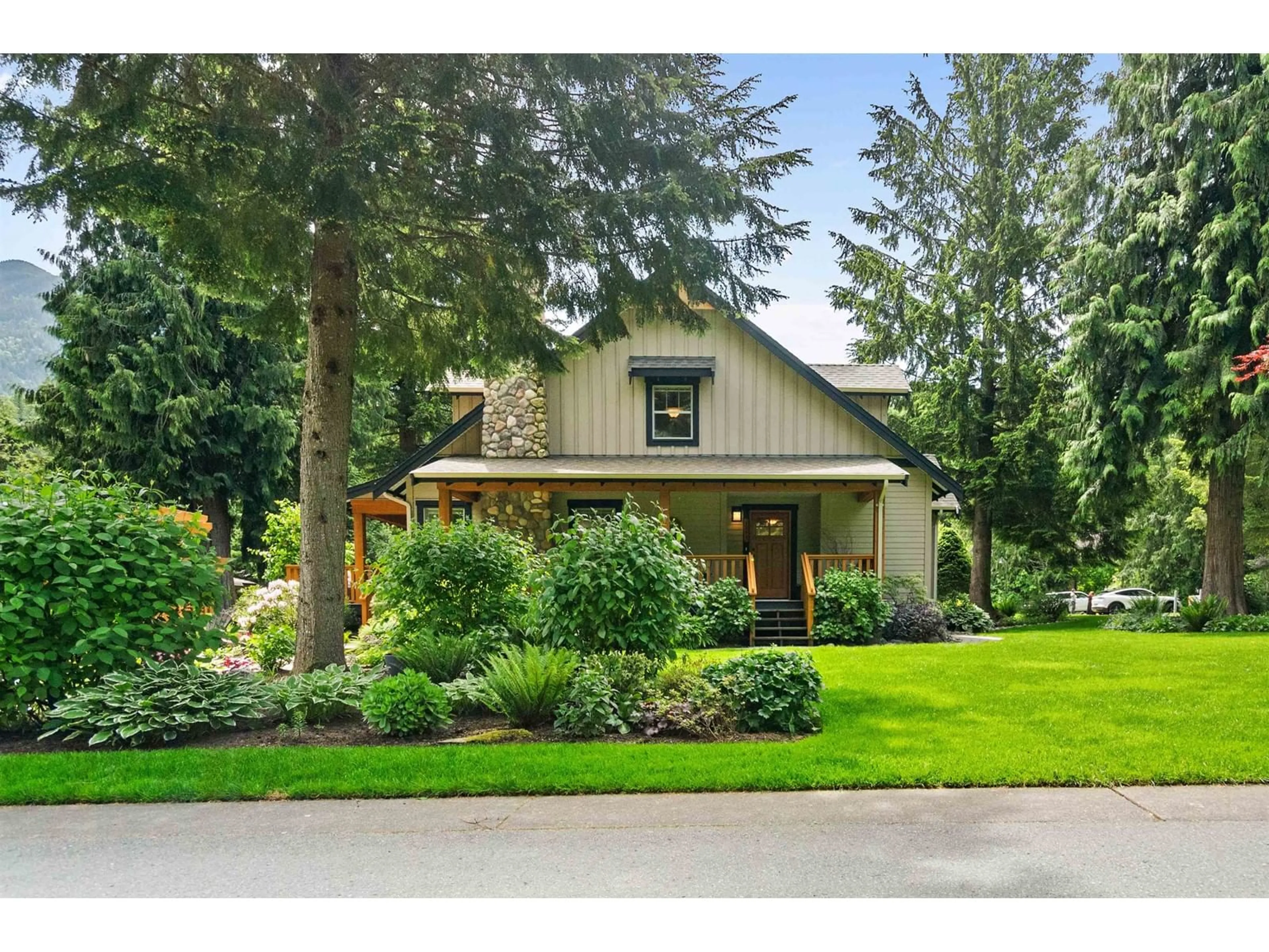 Home with vinyl exterior material, street for 1794 RAVENWOOD TRAIL, Lindell Beach British Columbia V2R0E1