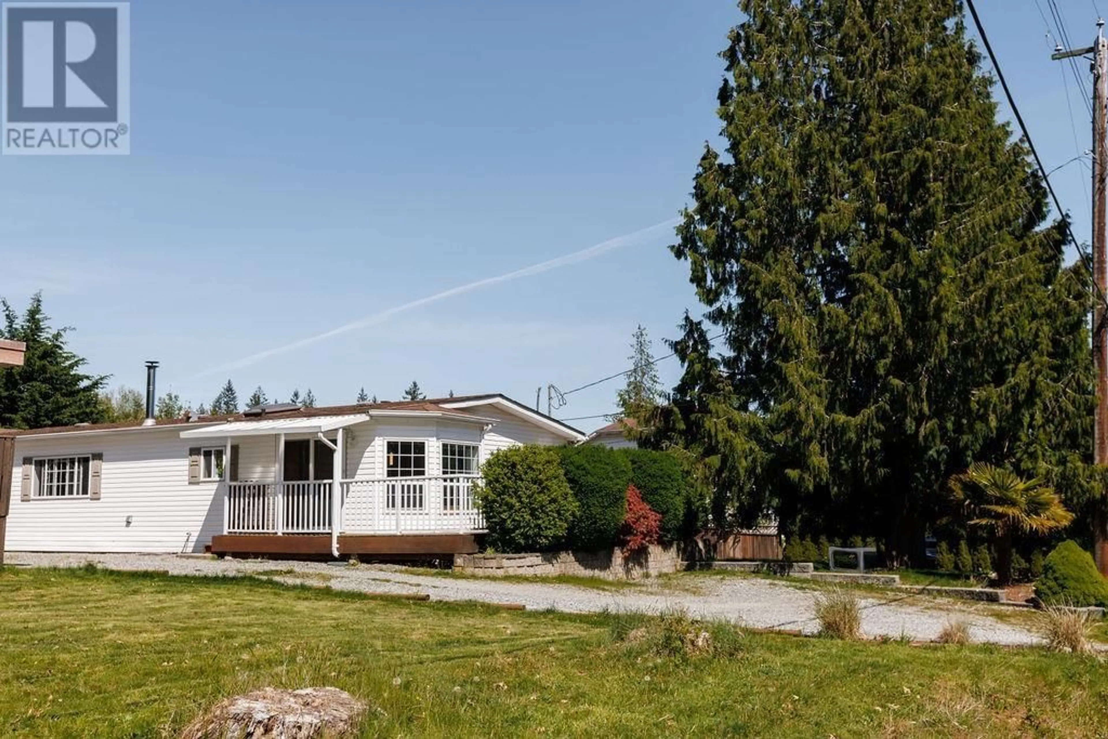 Home with vinyl exterior material, unknown for 760 HILLCREST ROAD, Gibsons British Columbia V0N1V9