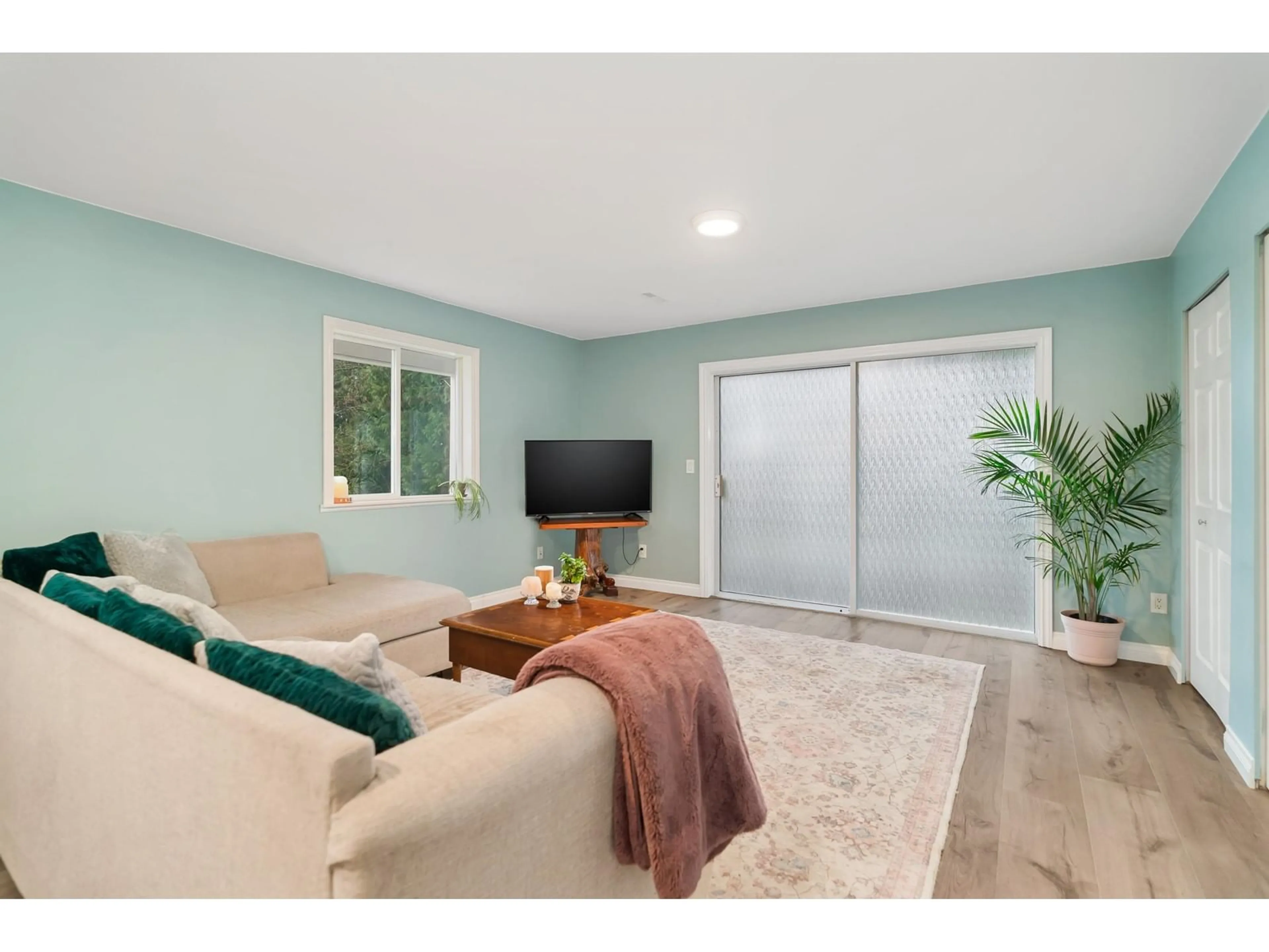 Living room with furniture, unknown for 29334 DEWDNEY TRUNK, Mission British Columbia V4S1B6