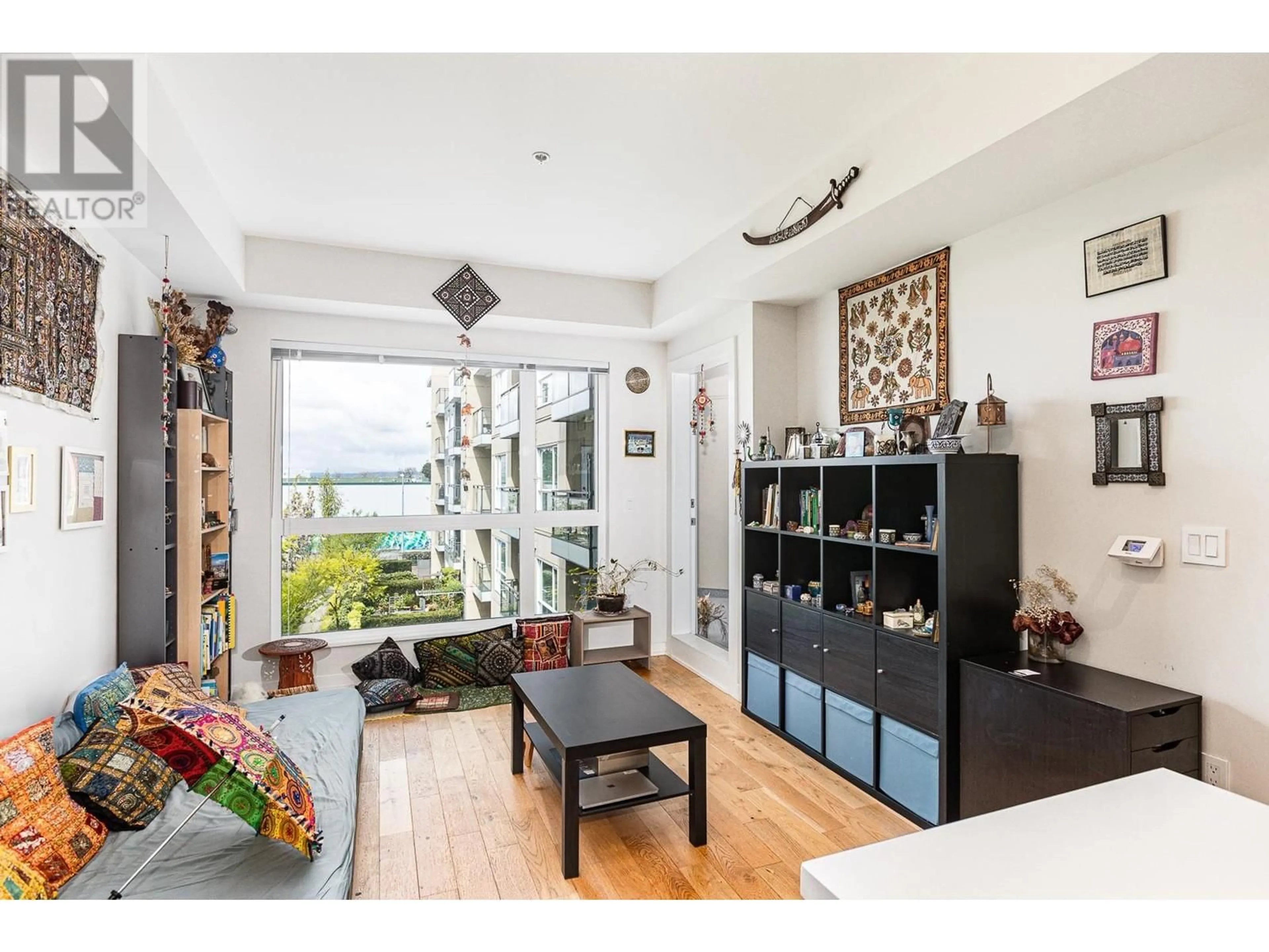 Living room with furniture, wood/laminate floor for 340 - 5311 CEDARBRIDGE WAY, Richmond British Columbia V6X0M3