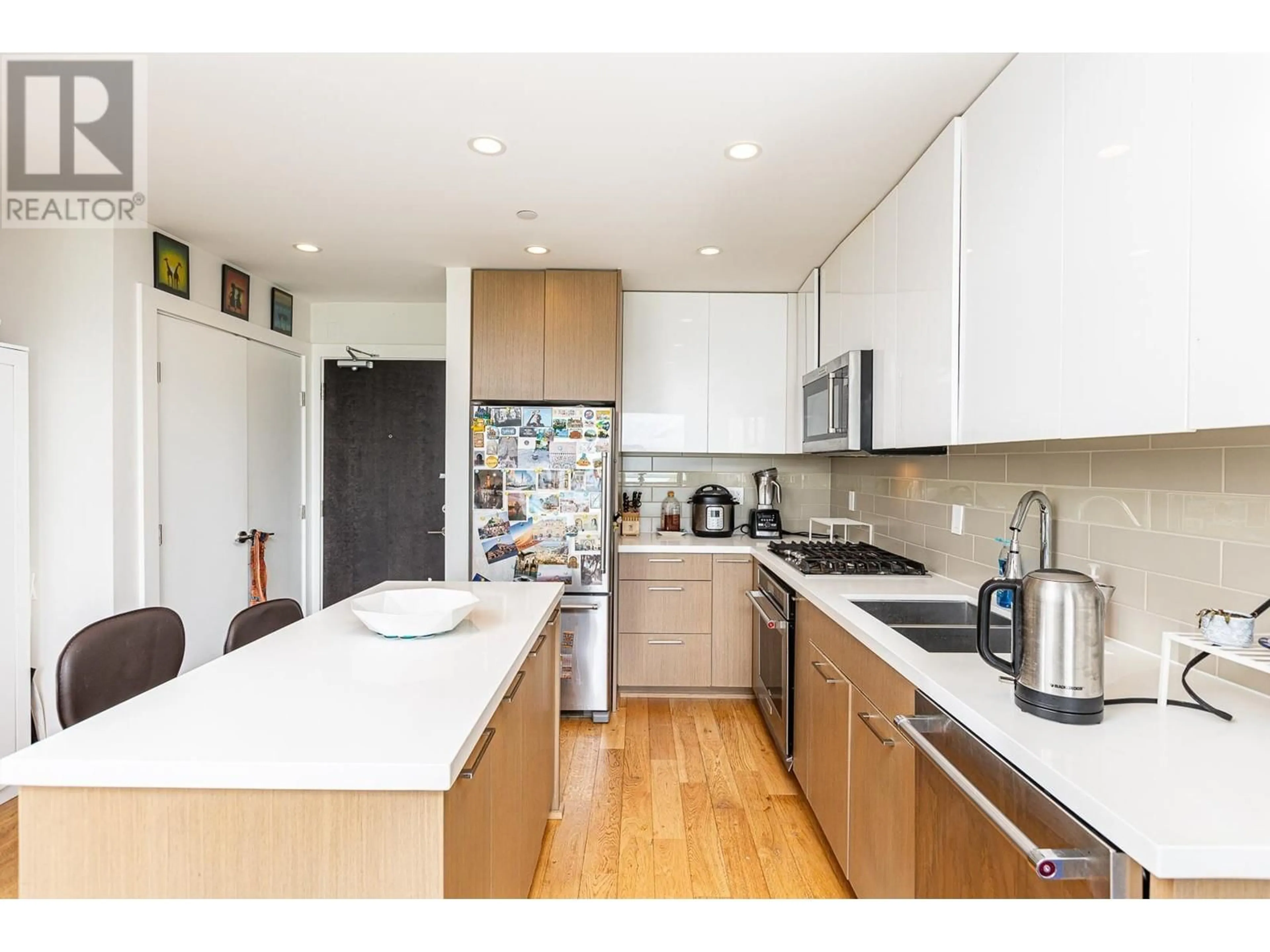 Contemporary kitchen, unknown for 340 - 5311 CEDARBRIDGE WAY, Richmond British Columbia V6X0M3