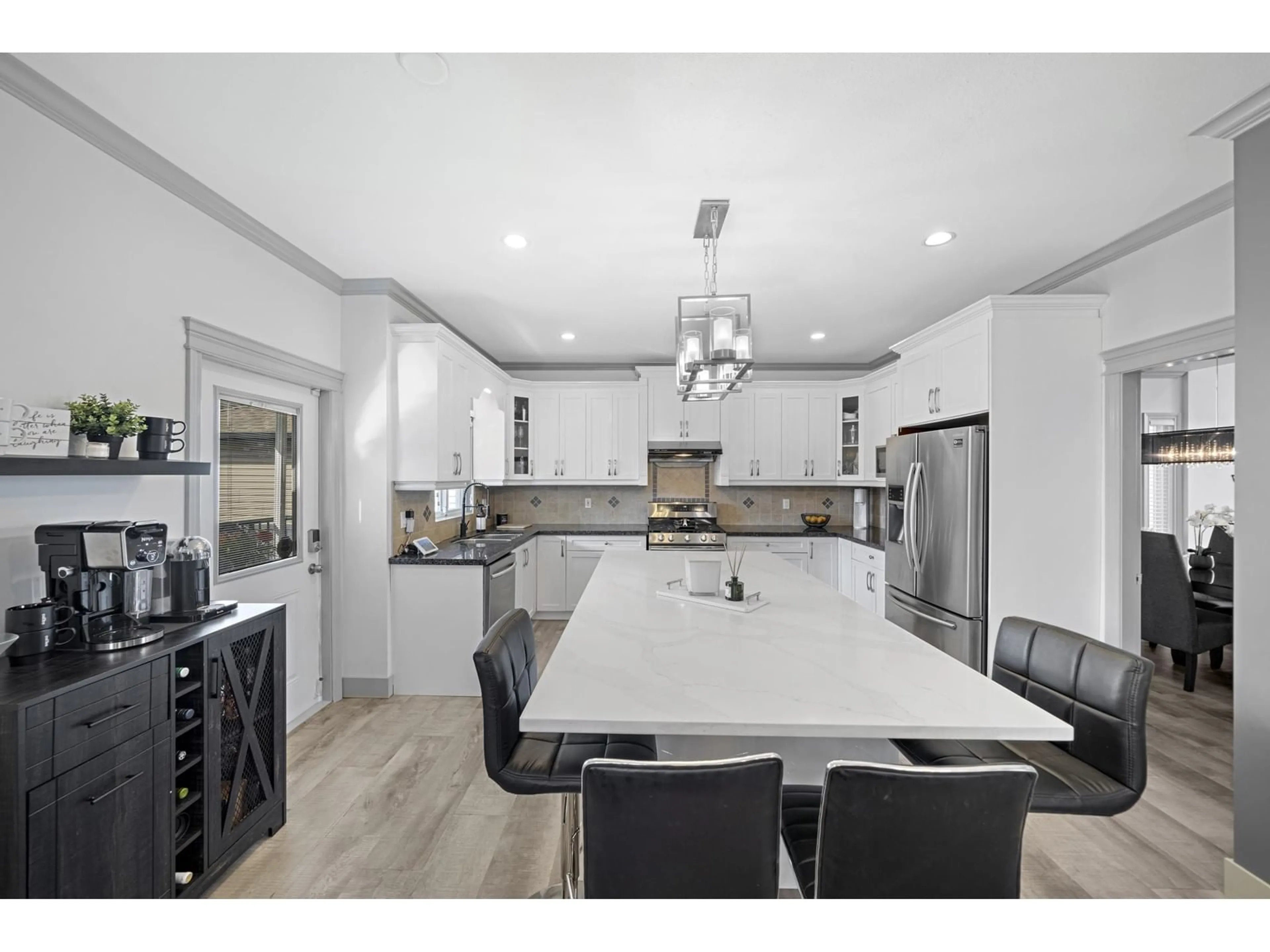 Open concept kitchen, ceramic/tile floor for 19354 72A, Surrey British Columbia V4N5X9