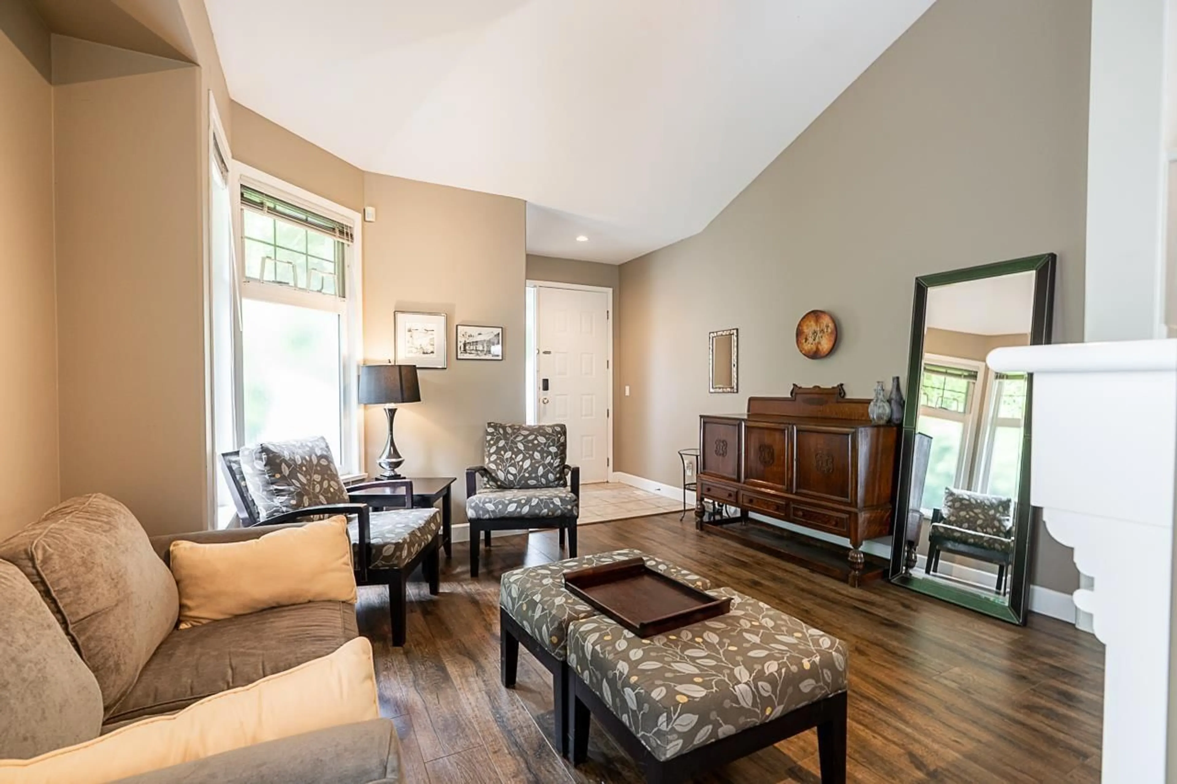 Living room with furniture, wood/laminate floor for 7458 147A, Surrey British Columbia V3S8Y6