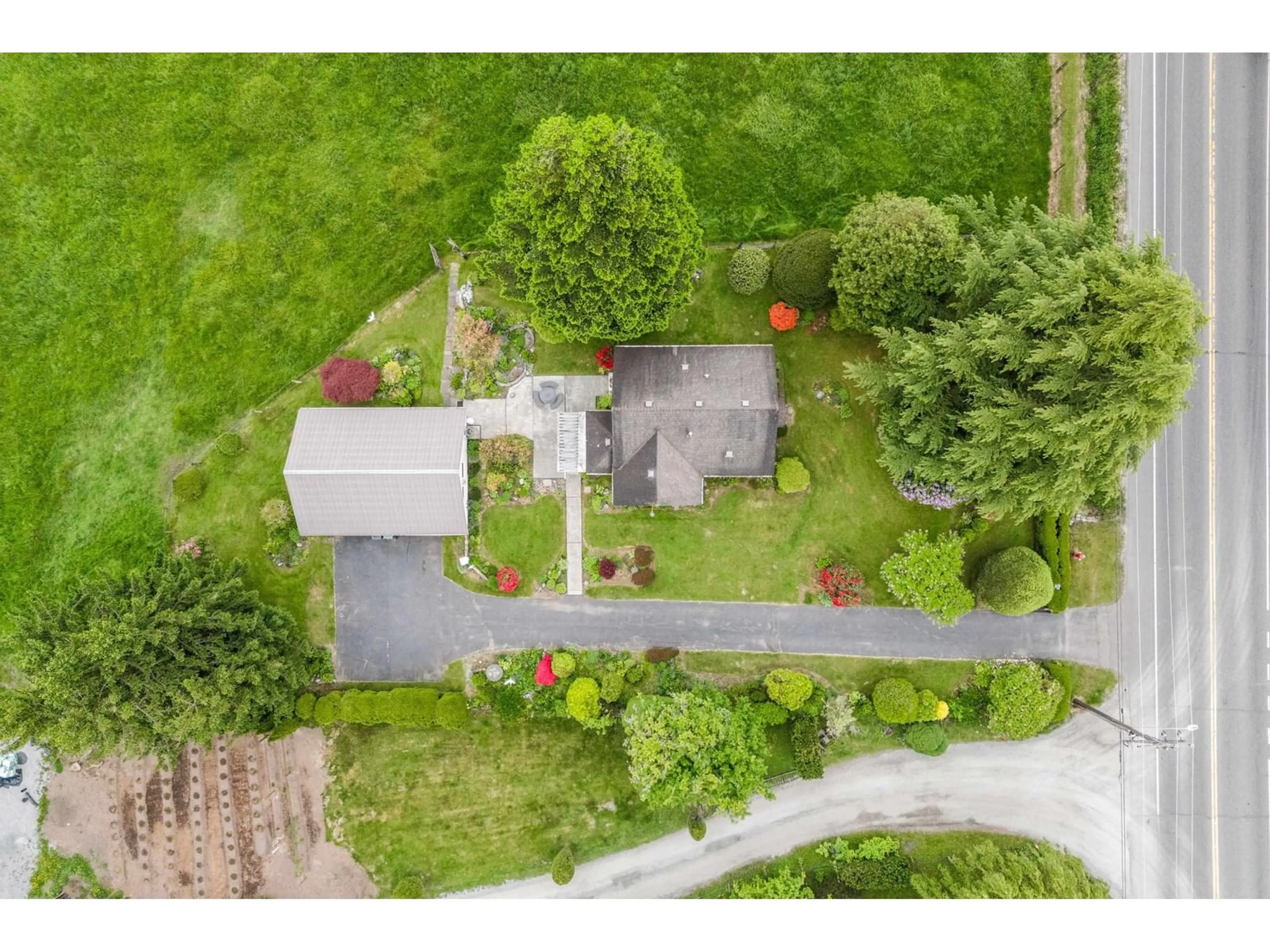 A pic from outside/outdoor area/front of a property/back of a property/a pic from drone, street for 21207 96, Langley British Columbia V1M2Z4