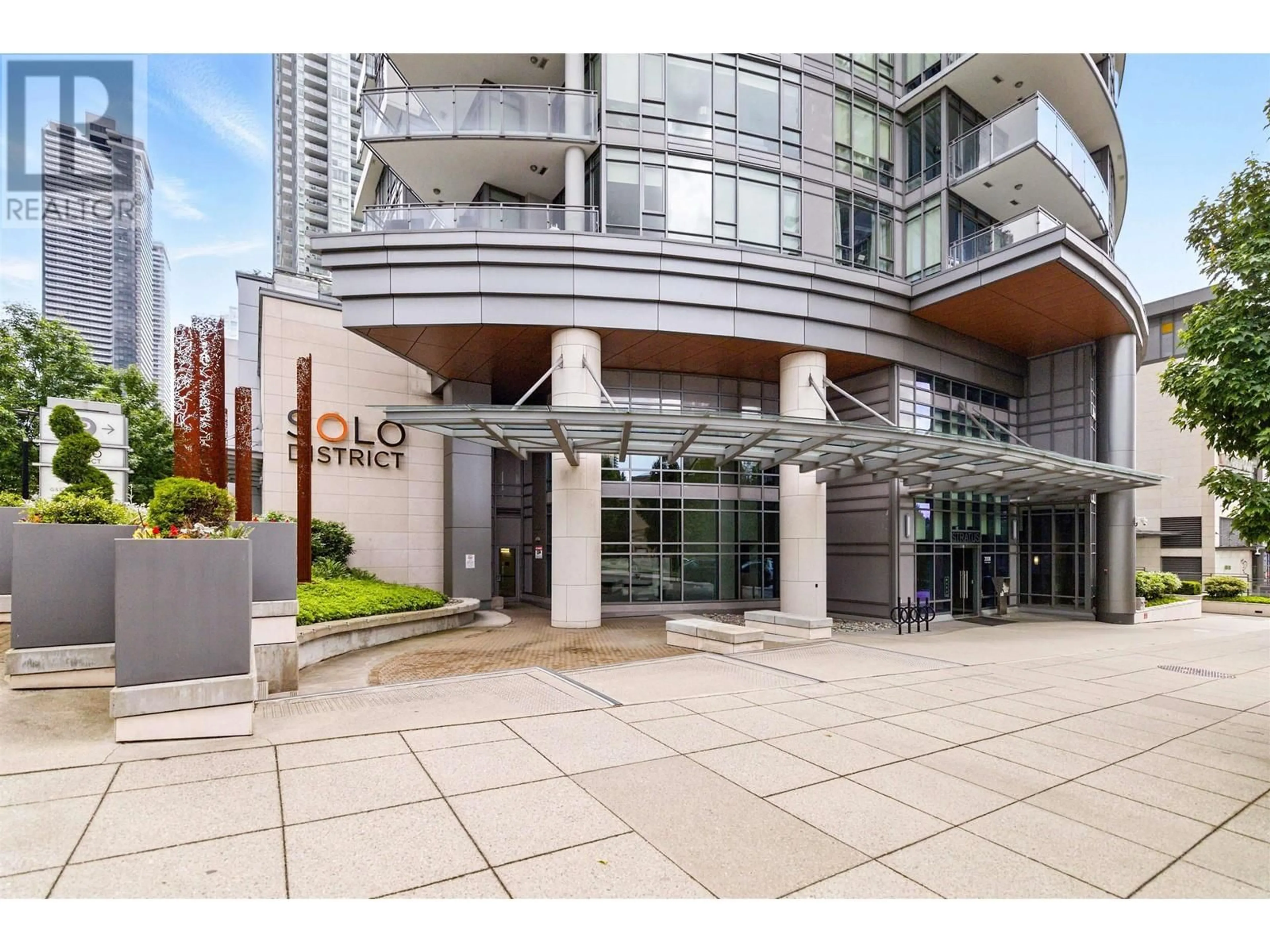 Indoor foyer for 1003 - 2008 ROSSER AVENUE, Burnaby British Columbia V5C0H8