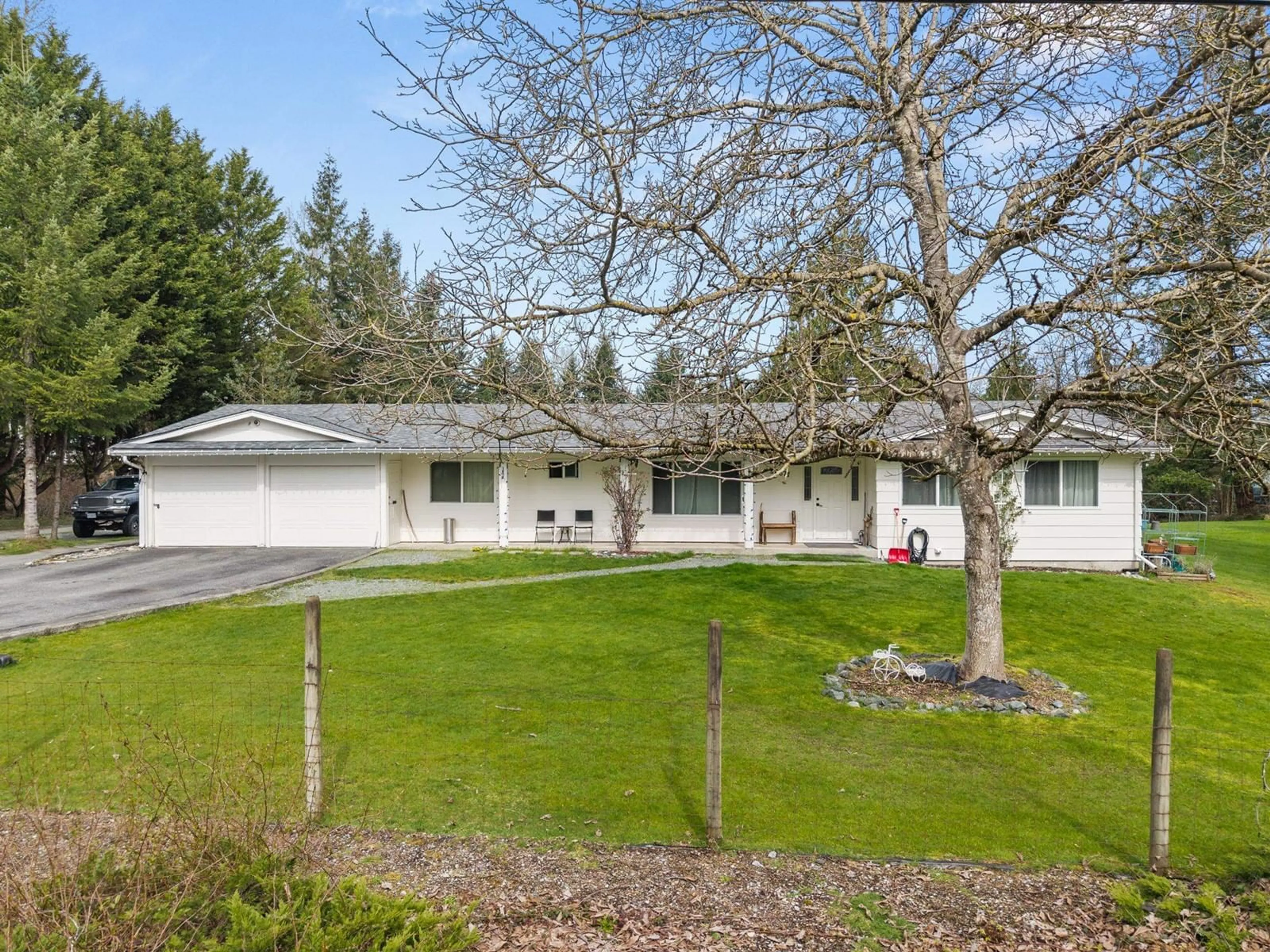 A pic from outside/outdoor area/front of a property/back of a property/a pic from drone, street for 26871 58, Langley British Columbia V4W1V6