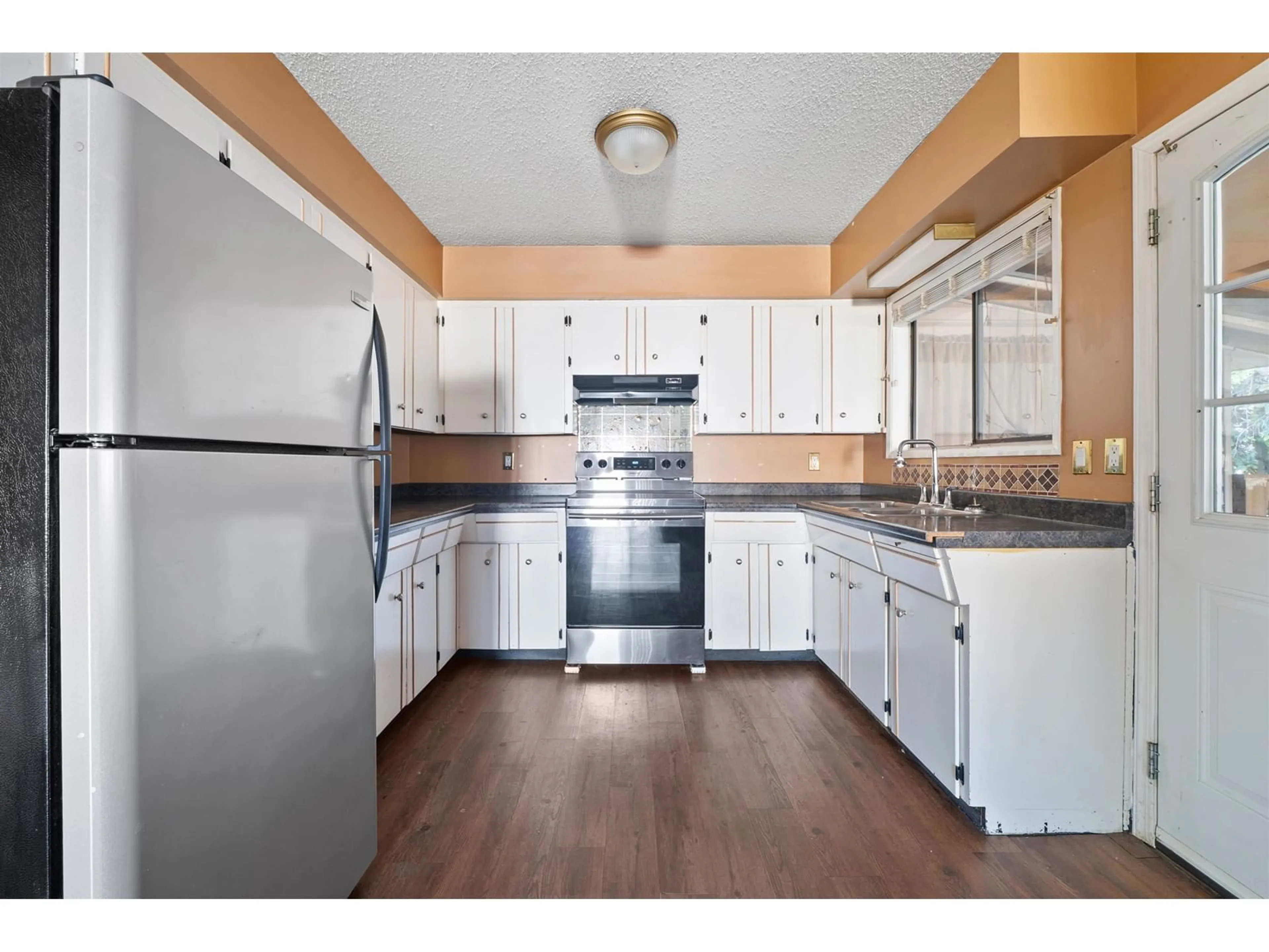 Standard kitchen, unknown for 7455 LARK, Mission British Columbia V2V4T6