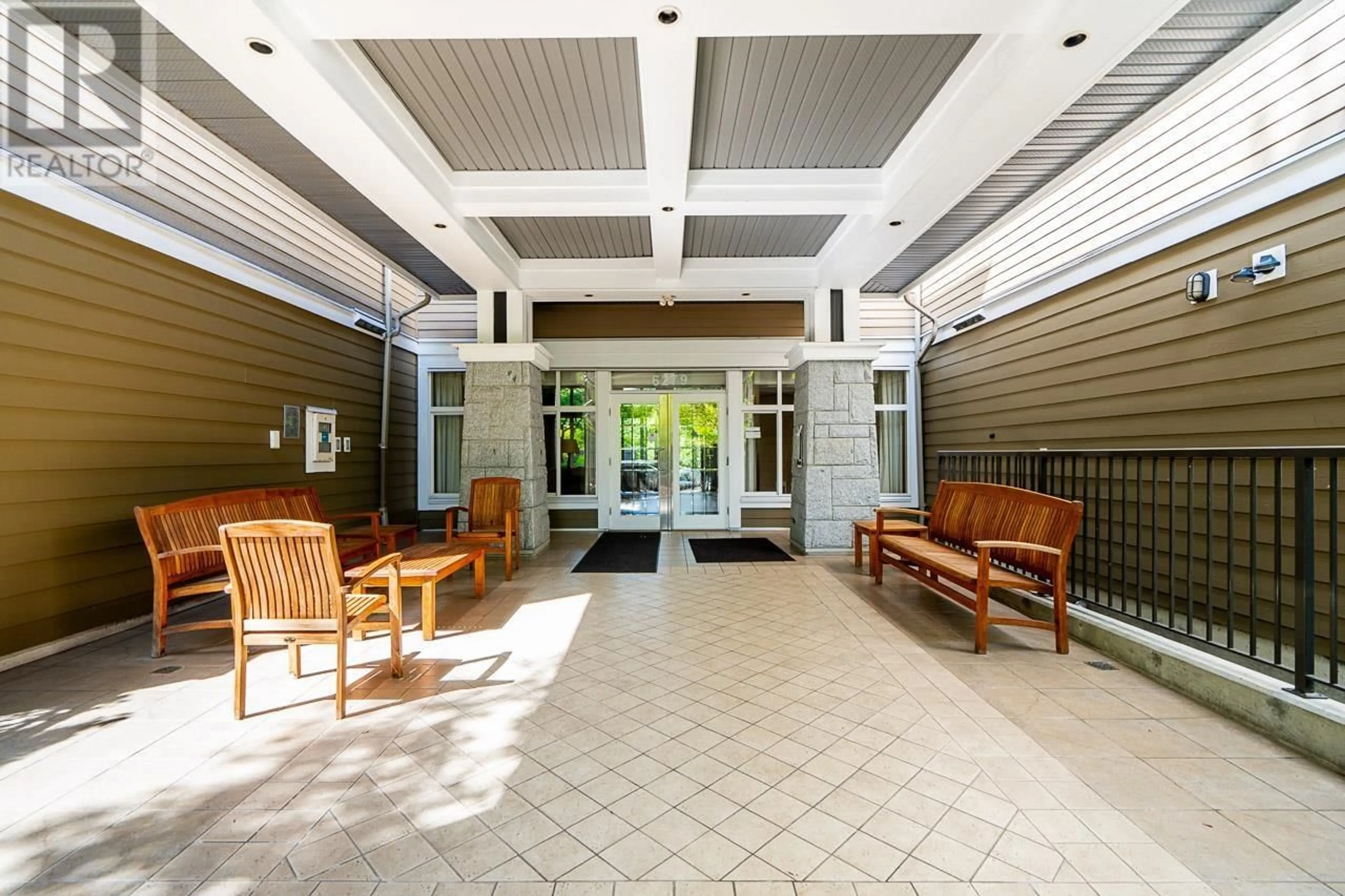 Indoor foyer for 204 - 6279 EAGLES DRIVE, Vancouver British Columbia V6T2K7