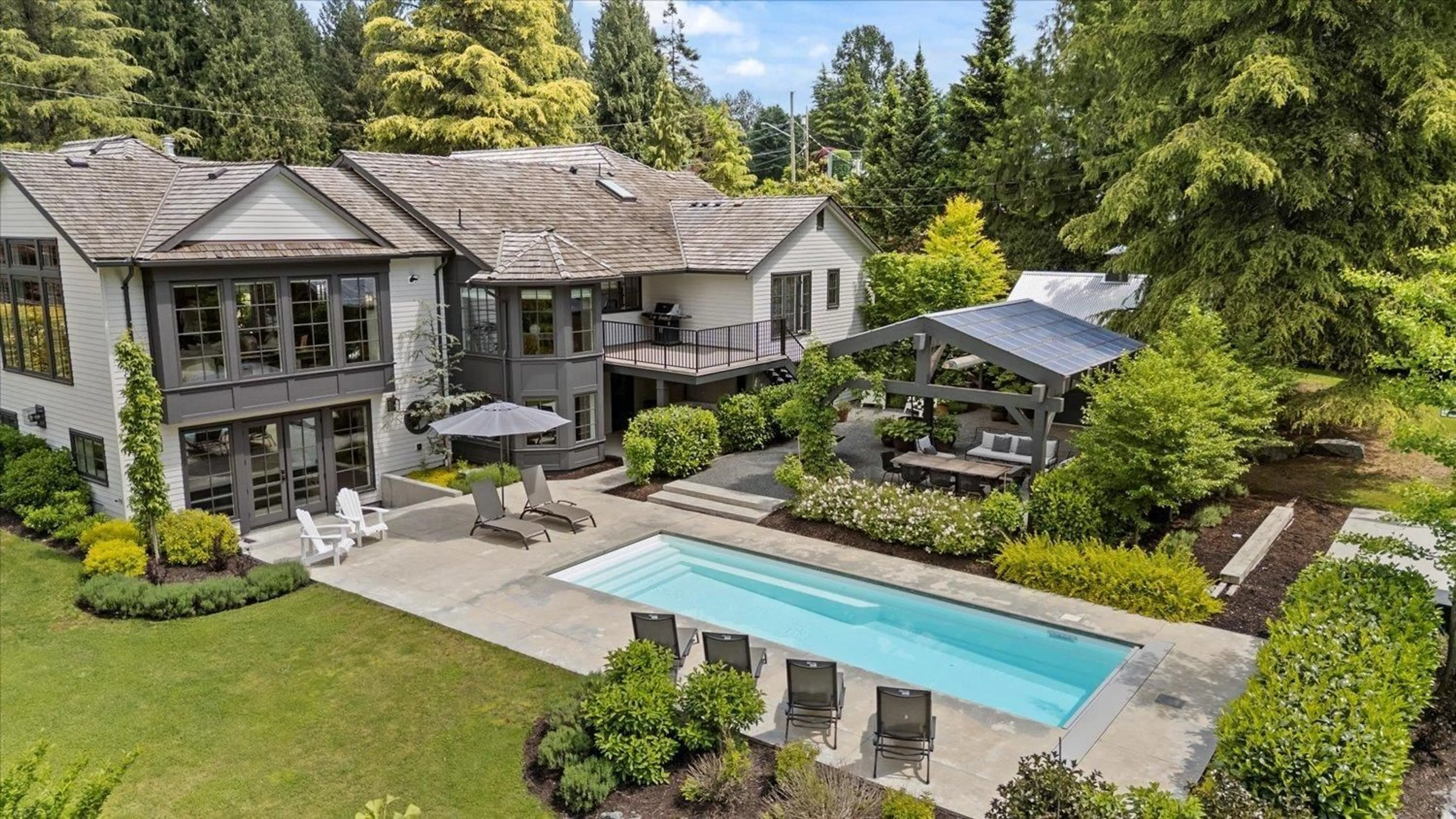 A pic from outside/outdoor area/front of a property/back of a property/a pic from drone, unknown for 32500 VERDON, Abbotsford British Columbia V2T7Y3