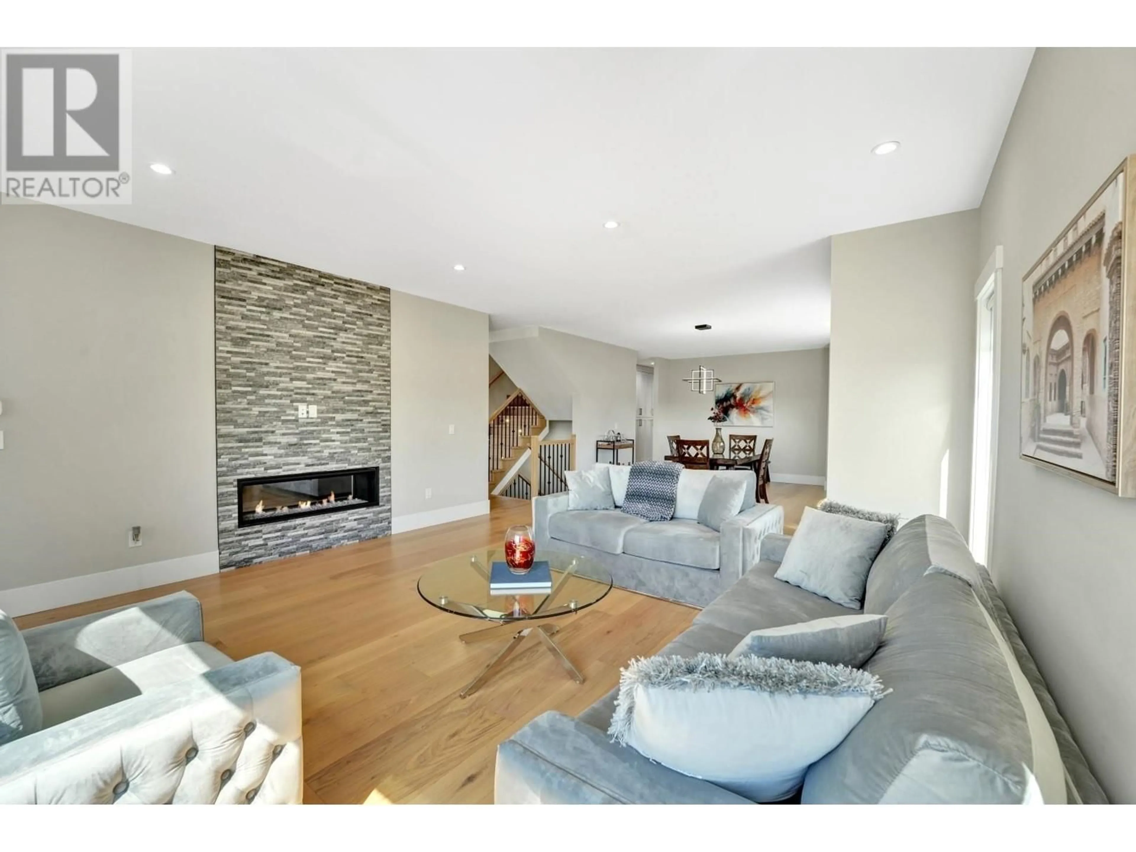 Living room with furniture, unknown for 1939 BRUNETTE AVENUE, Coquitlam British Columbia V3K1H8