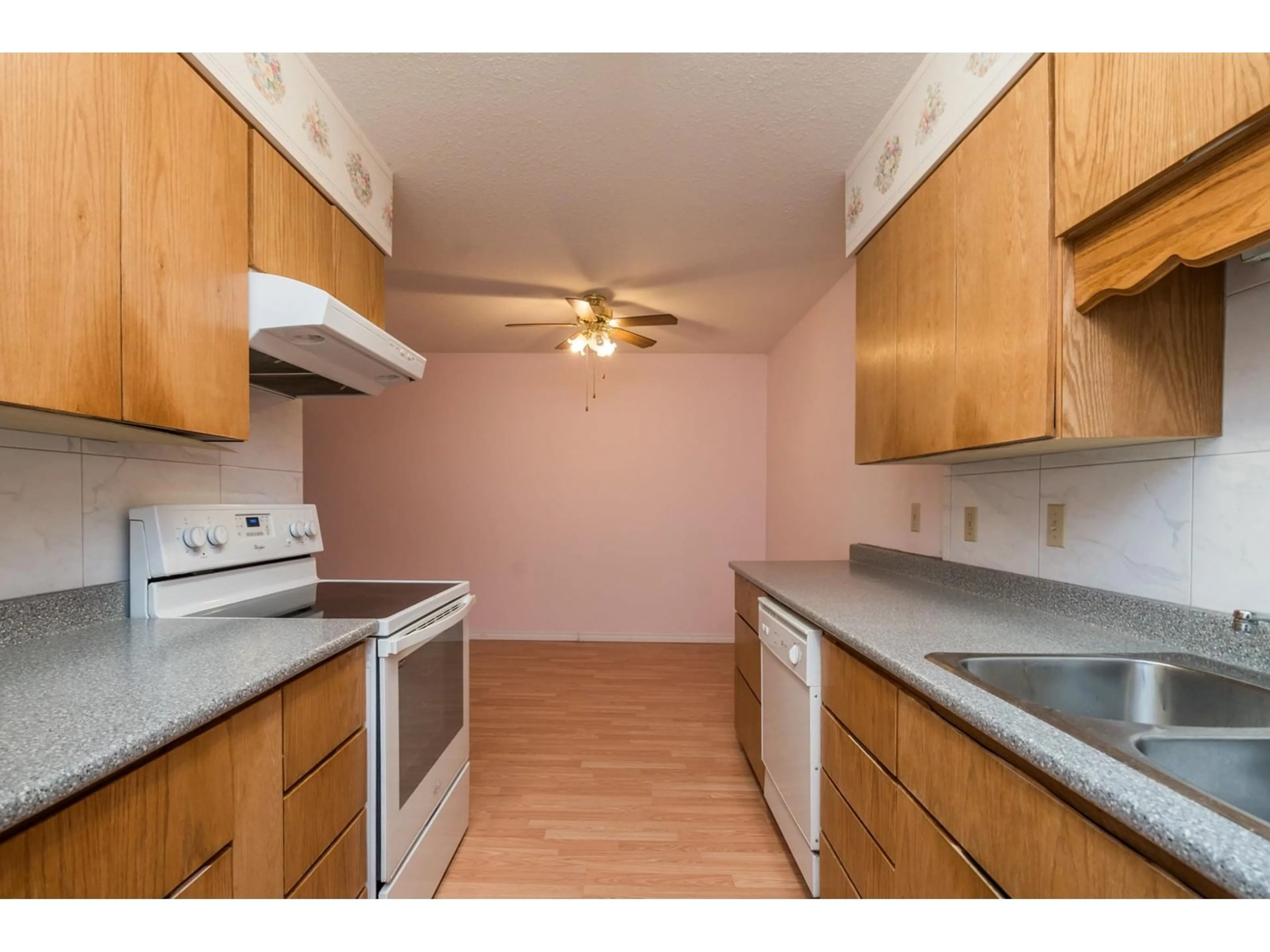 Standard kitchen, unknown for 203 - 33369 OLD YALE, Abbotsford British Columbia V2S2J6