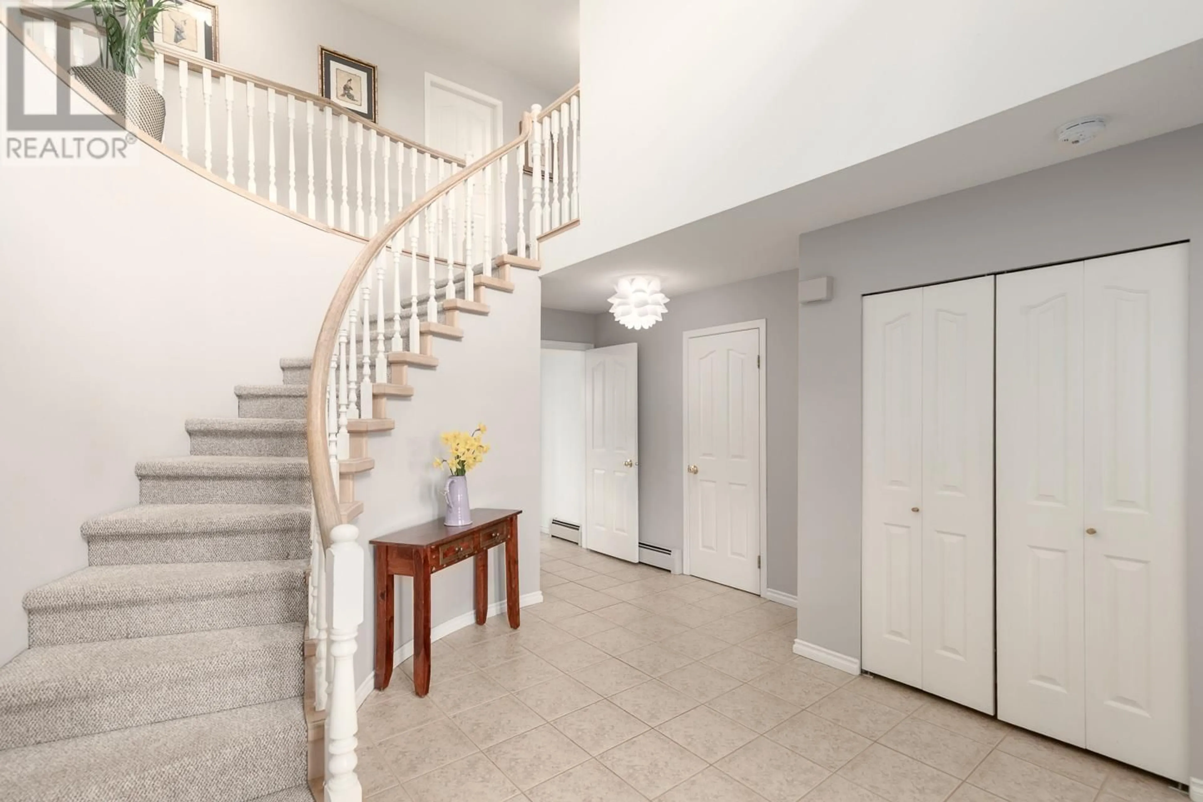 Indoor foyer for 348 17 STREET, North Vancouver British Columbia V7L2V9