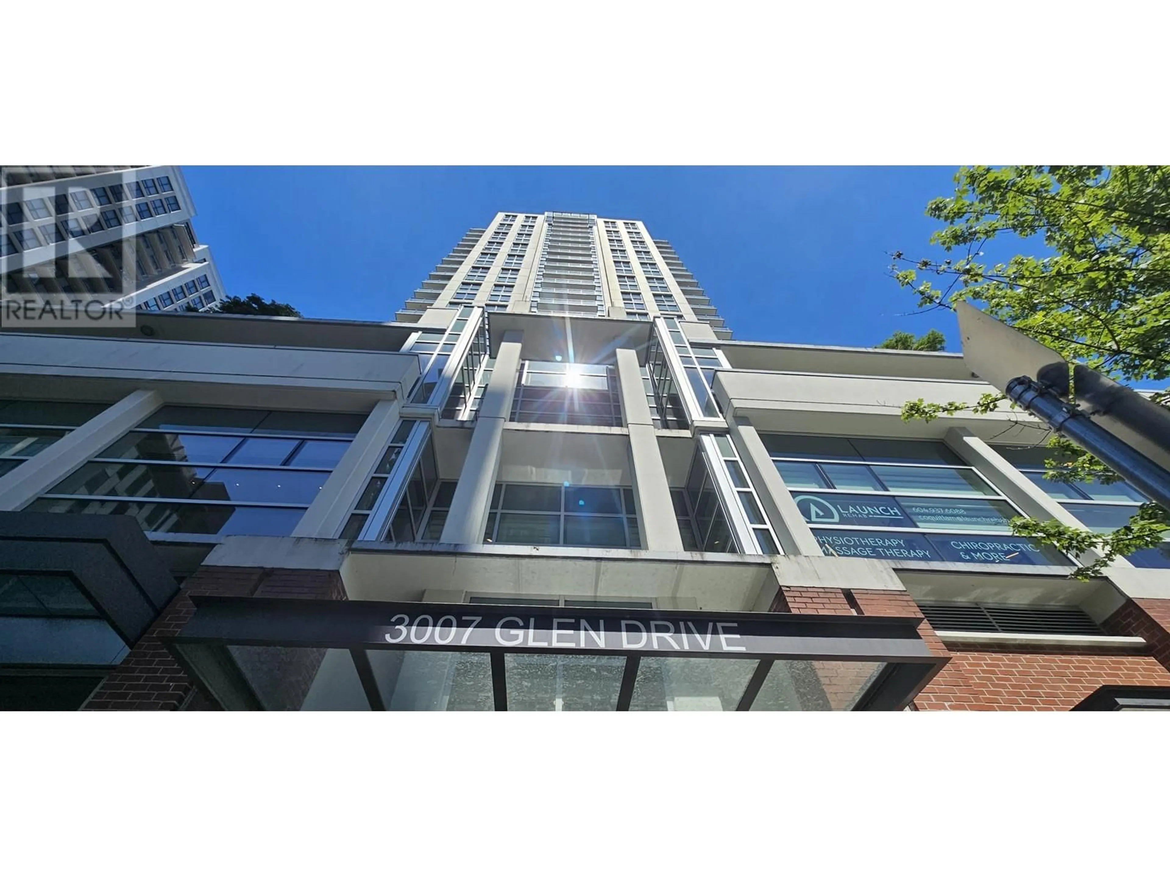 Indoor foyer for 1701 - 3007 GLEN DRIVE, Coquitlam British Columbia V3B0L8
