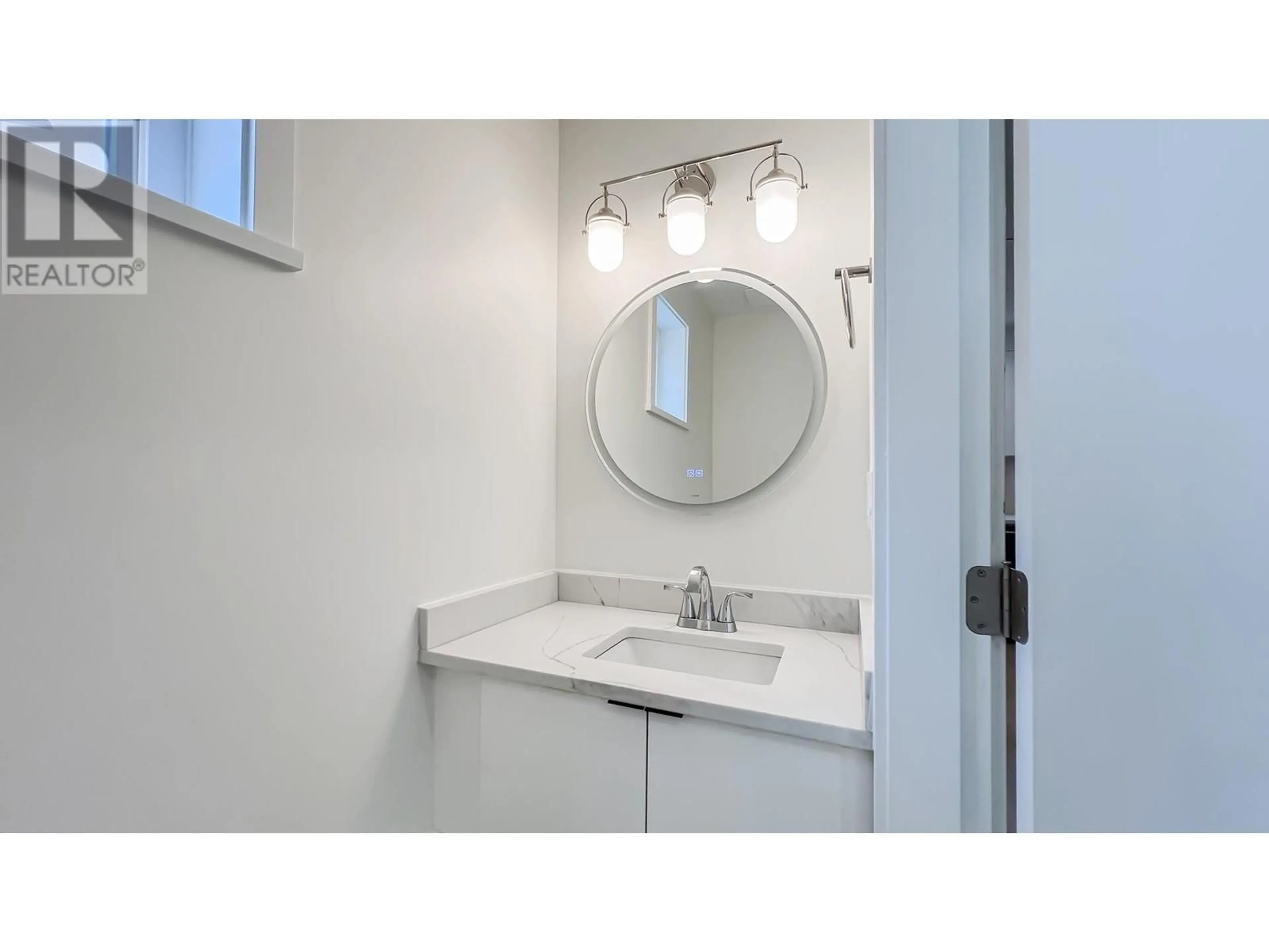 Standard bathroom, ceramic/tile floor for 1155 KEEFER STREET, Vancouver British Columbia V6A1Z2