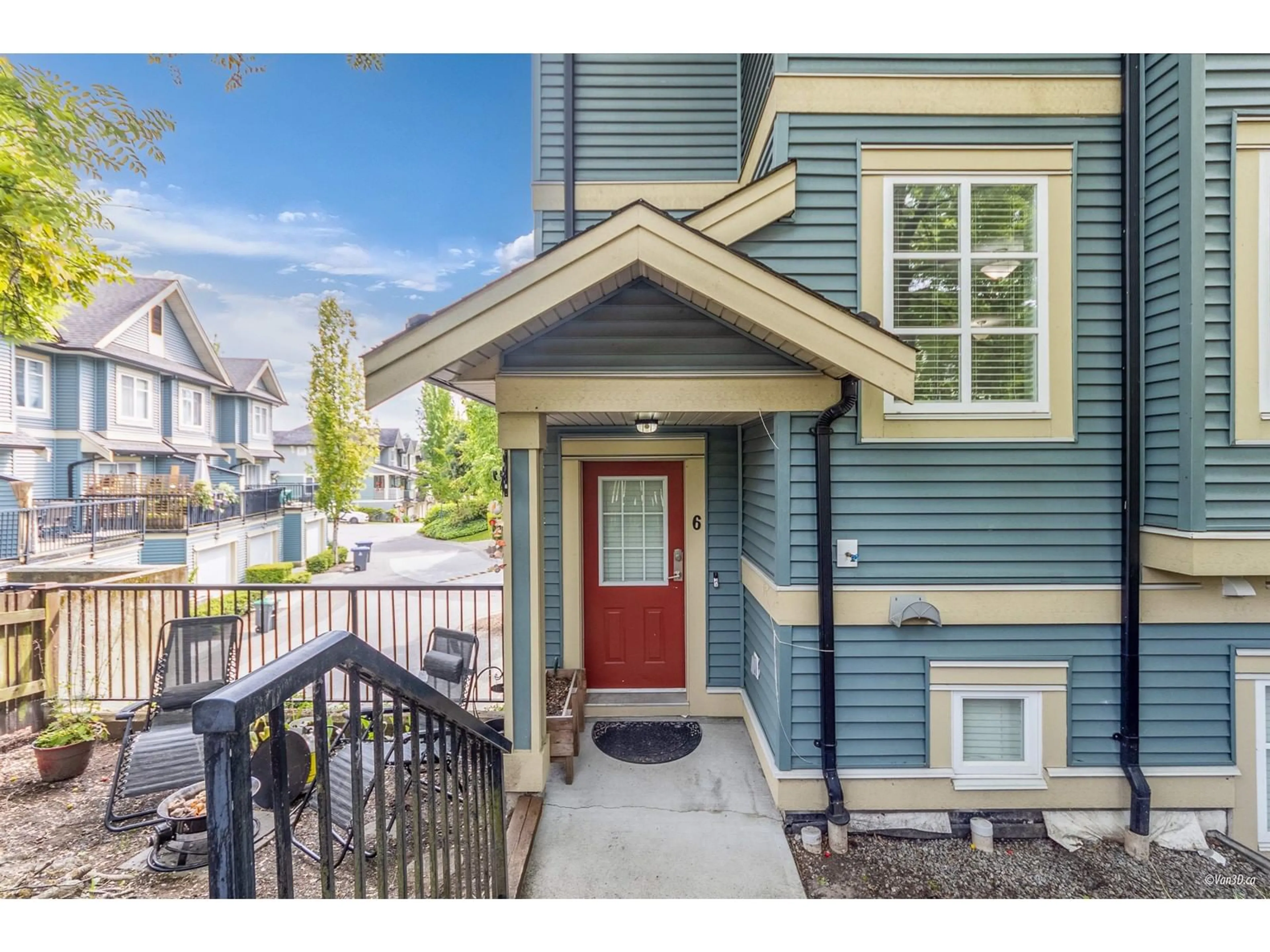 Home with vinyl exterior material, street for 6 - 6635 192, Surrey British Columbia V4N5T9