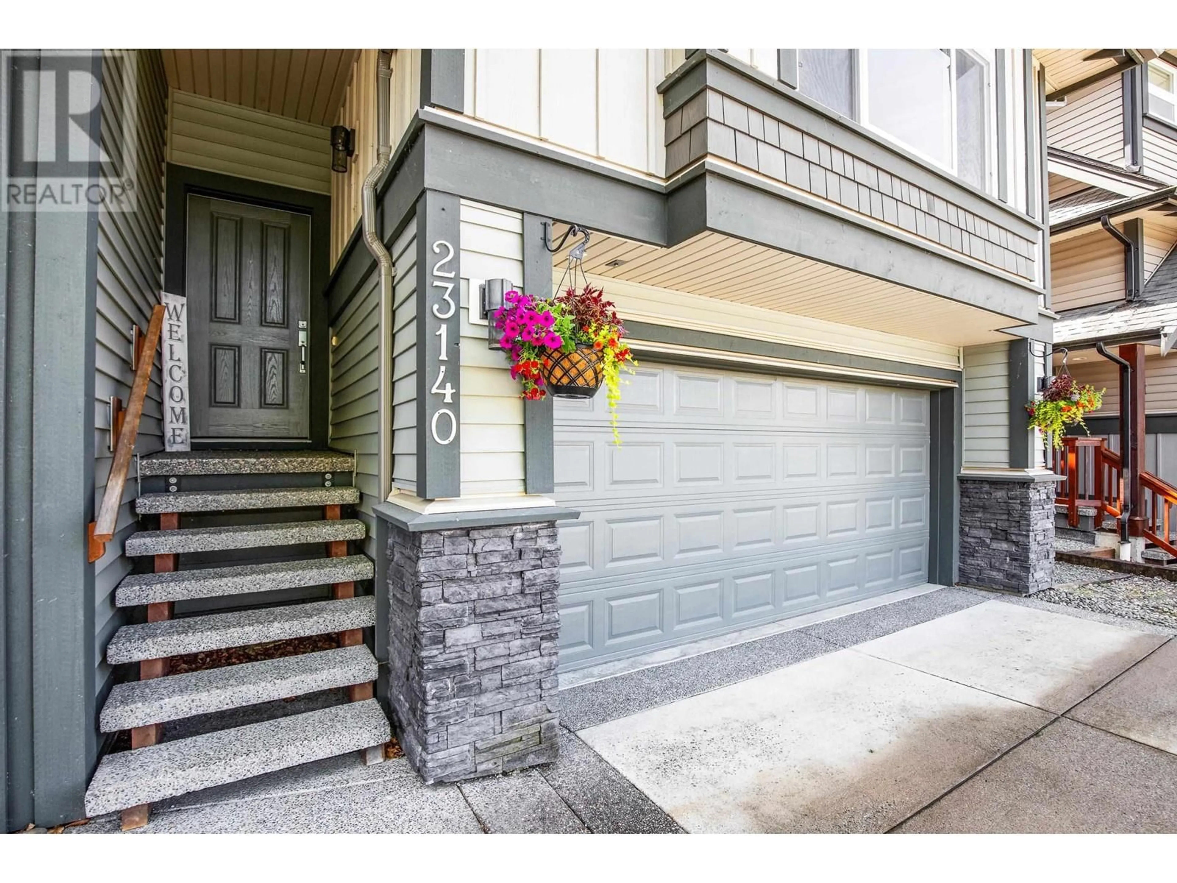 Indoor entryway for 23140 GILBERT DRIVE, Maple Ridge British Columbia V4R0C3