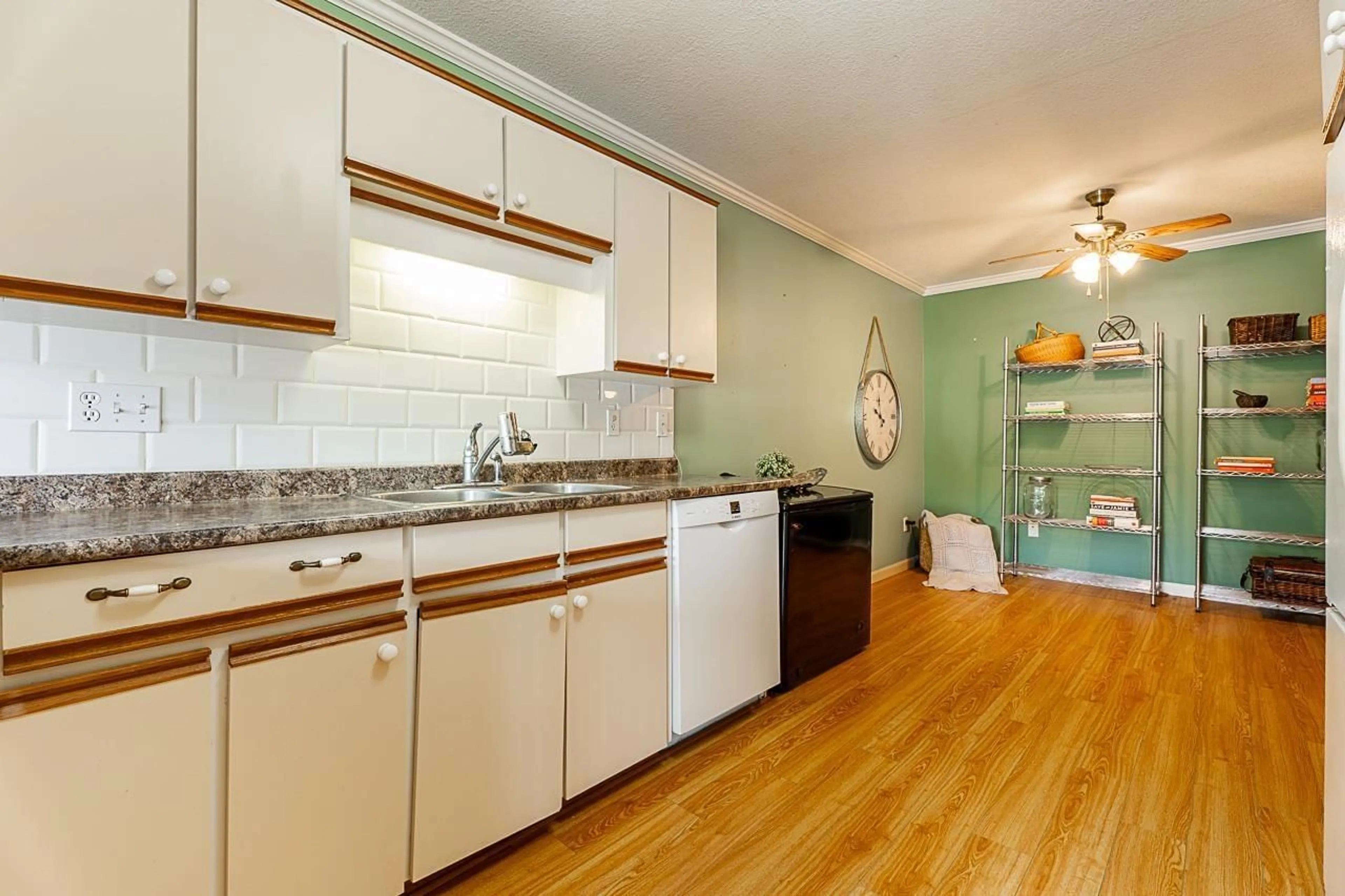 Standard kitchen, unknown for 6 - 33123 GEORGE FERGUSON, Abbotsford British Columbia V2S2L6