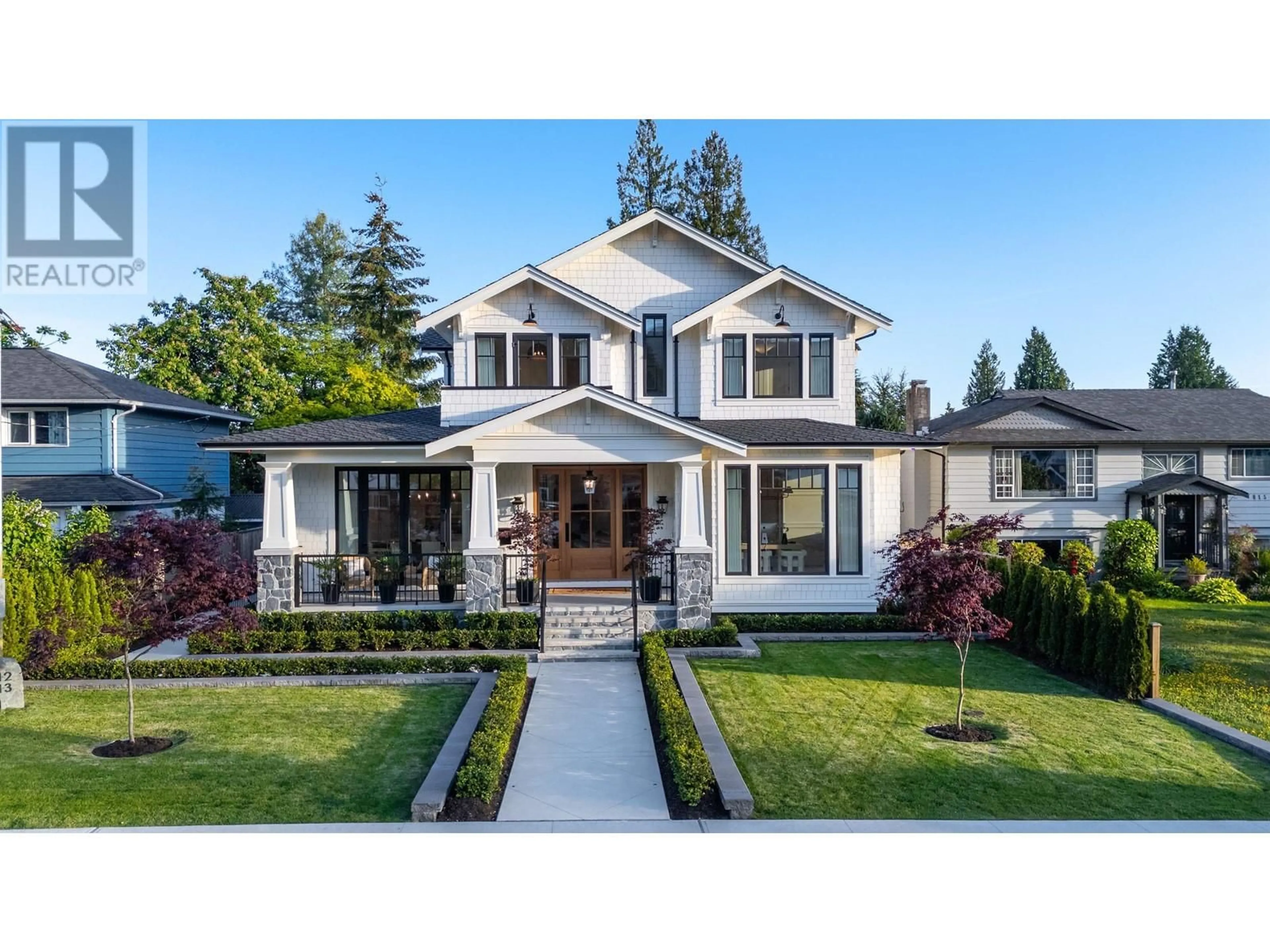 Home with vinyl exterior material, street for 821 16TH STREET, North Vancouver British Columbia V7L2V3