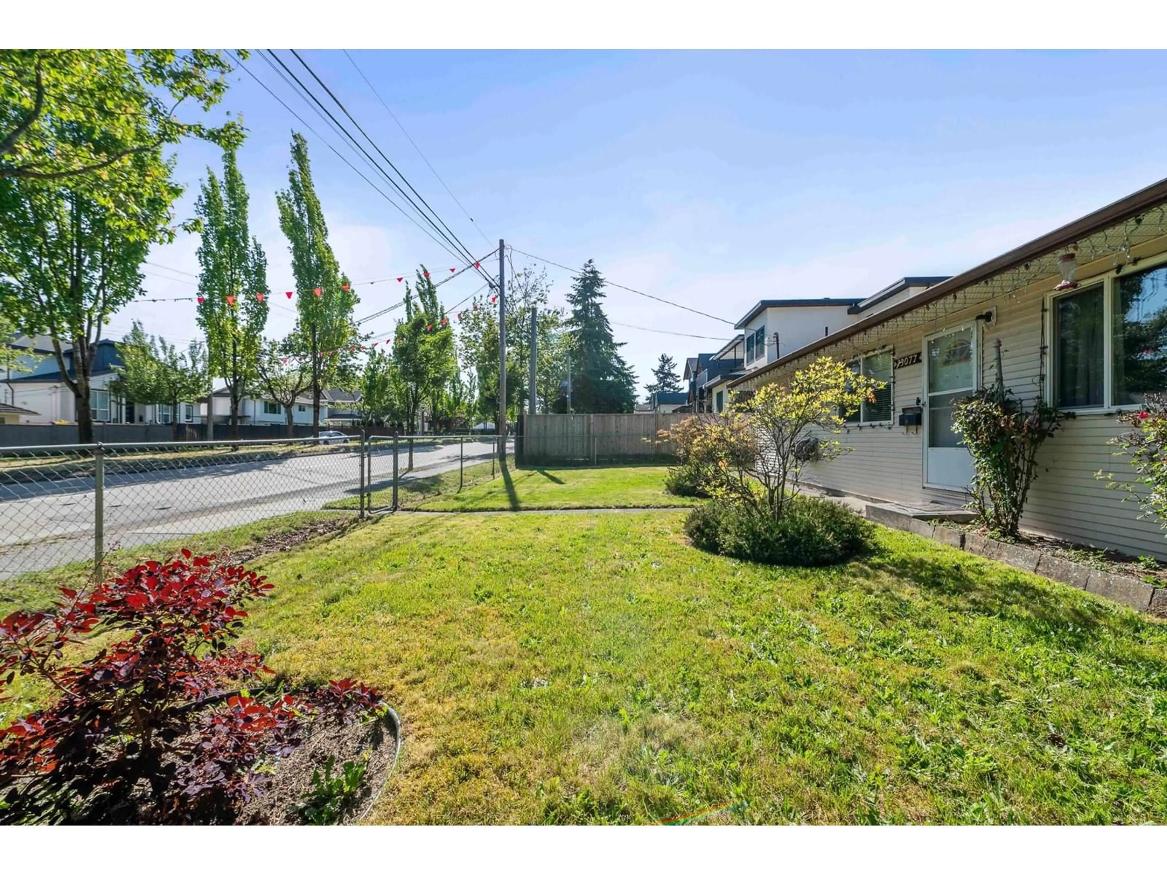 Patio, street for 13077 72, Surrey British Columbia V3W2N3