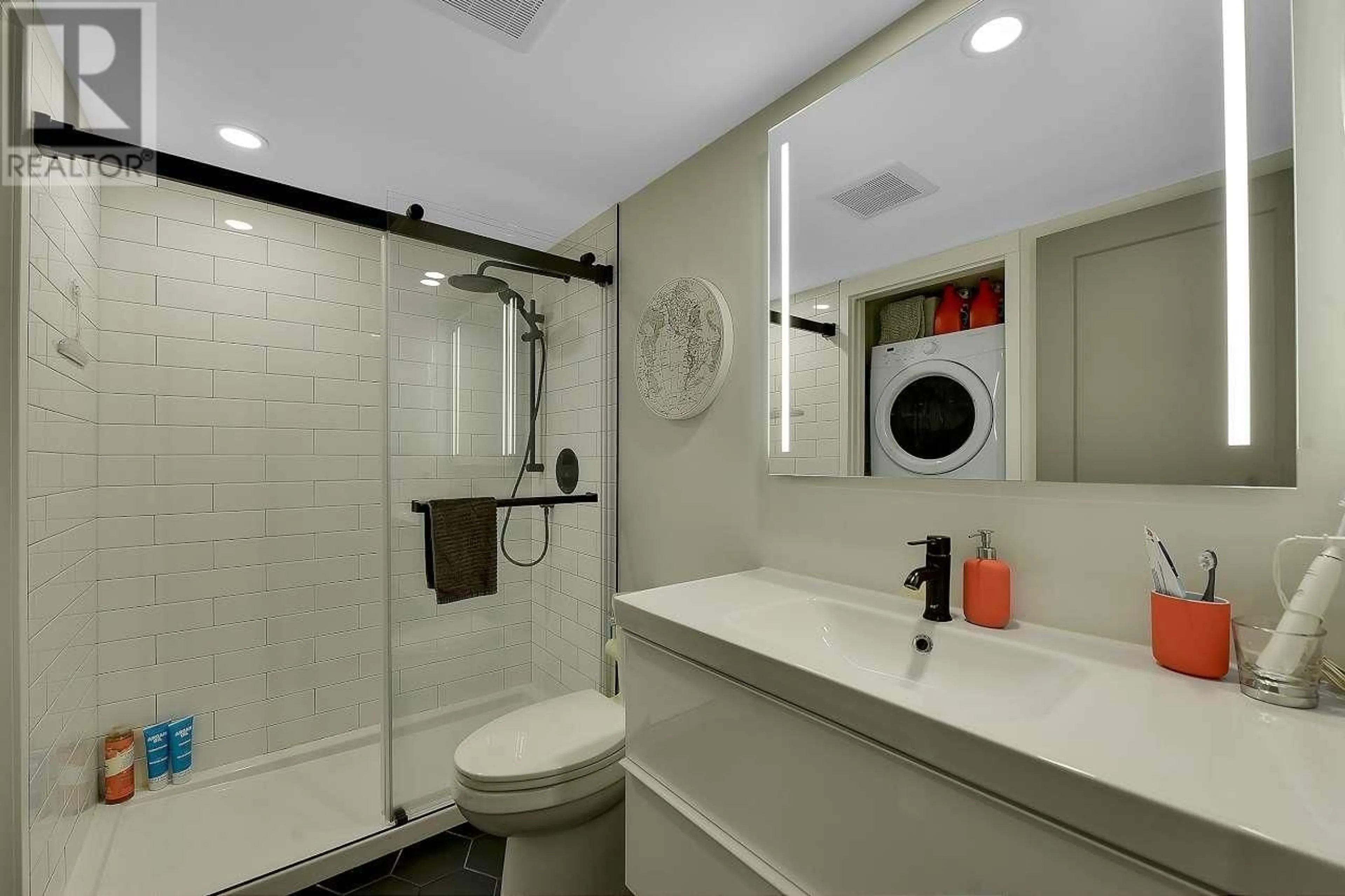 Standard bathroom, ceramic/tile floor for 205 - 1265 11TH AVENUE, Vancouver British Columbia V6H1K6