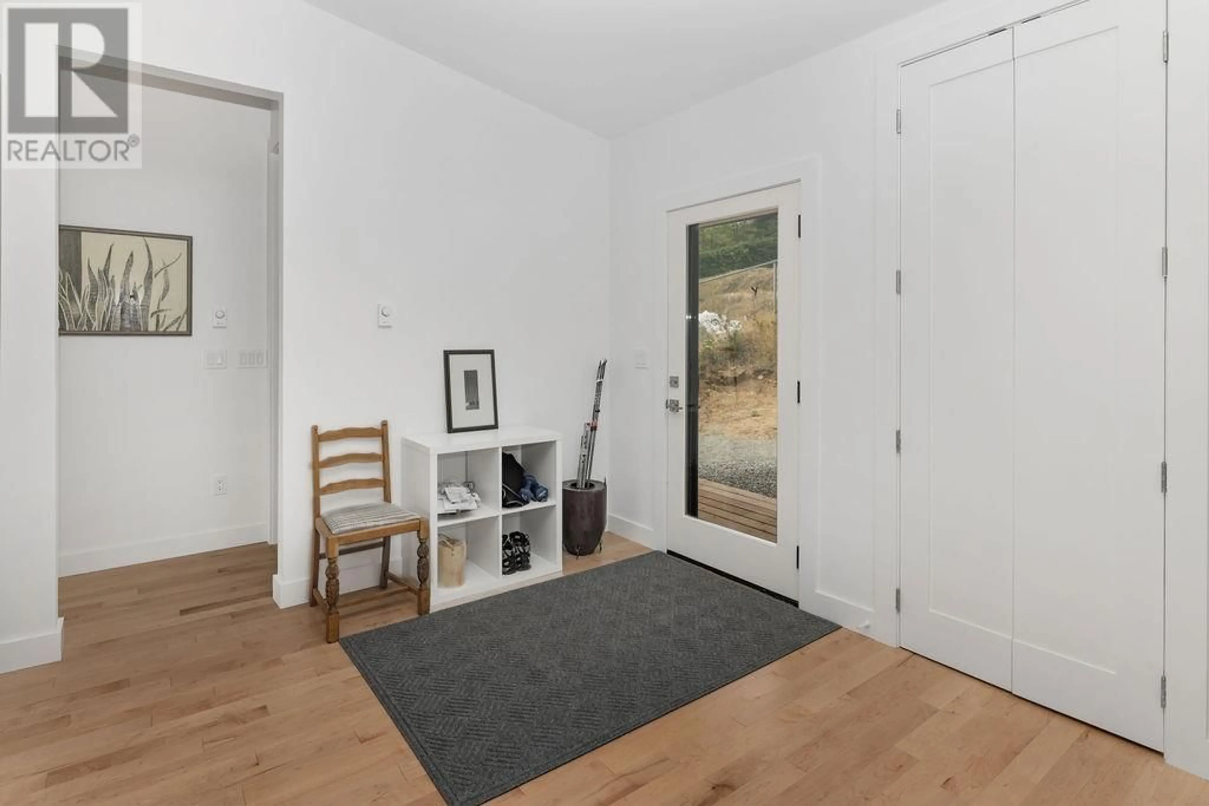 Indoor entryway for 1829 NORTH ROAD, Gibsons British Columbia V0N1V1