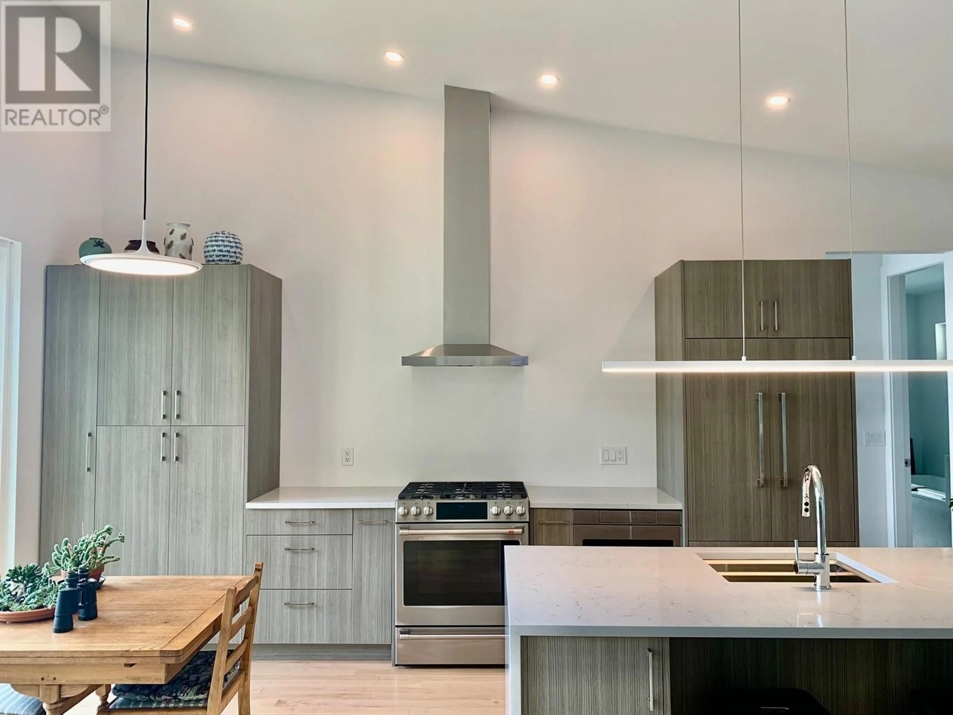Contemporary kitchen, unknown for 1829 NORTH ROAD, Gibsons British Columbia V0N1V1