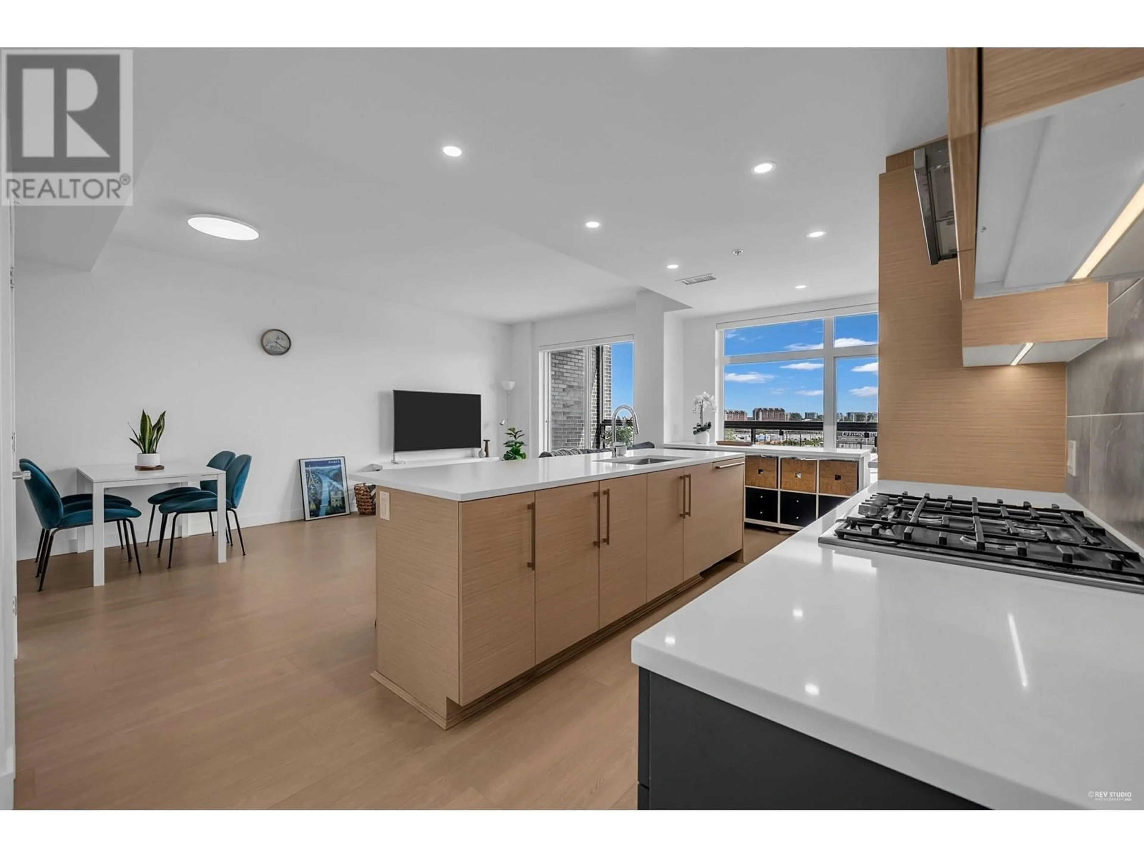 Open concept kitchen, ceramic/tile floor for 501 - 8888 OSLER STREET, Vancouver British Columbia V6P4G2