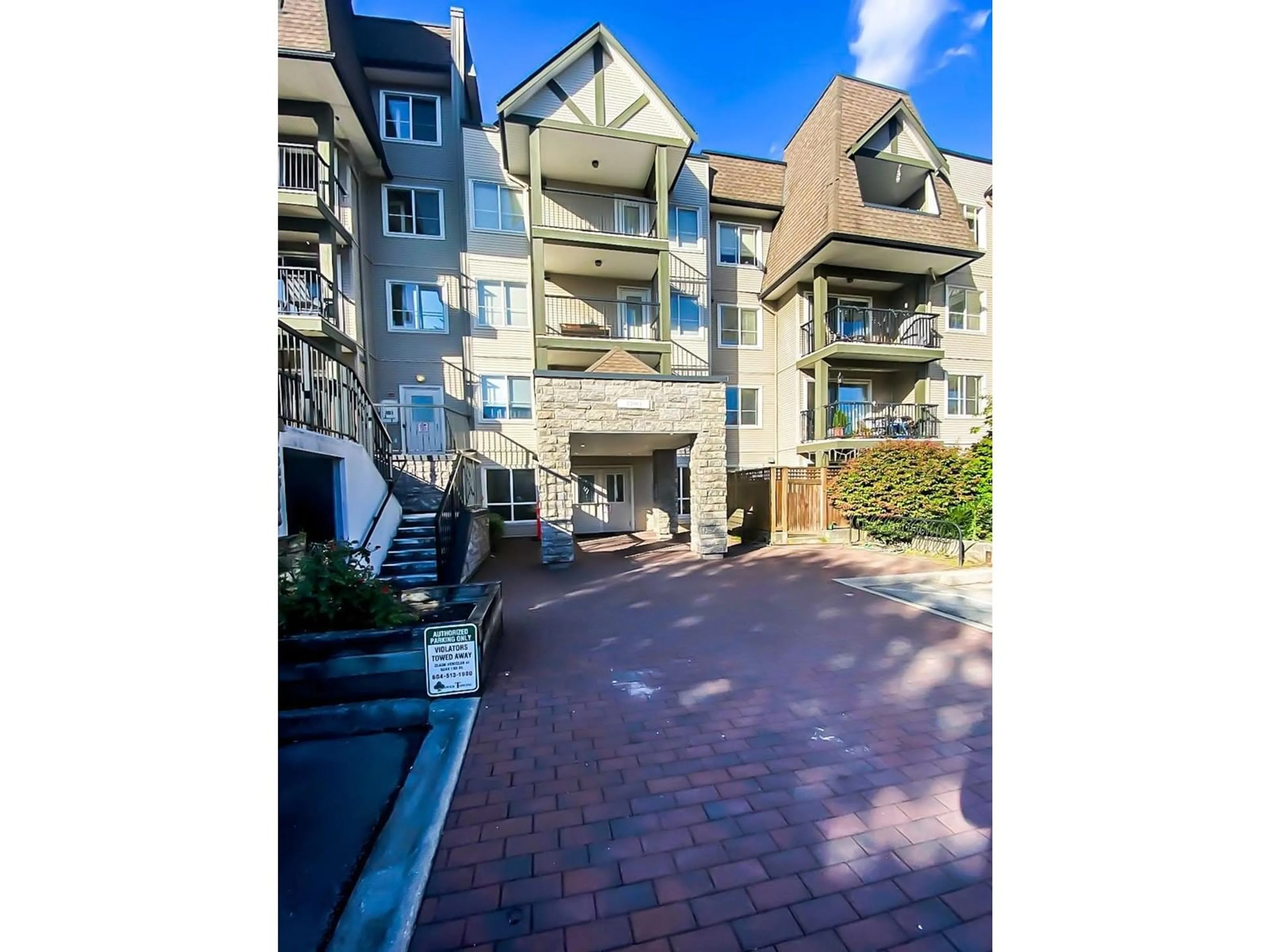 A pic from outside/outdoor area/front of a property/back of a property/a pic from drone, unknown for 421 - 12083 92A, Surrey British Columbia V3V8C8