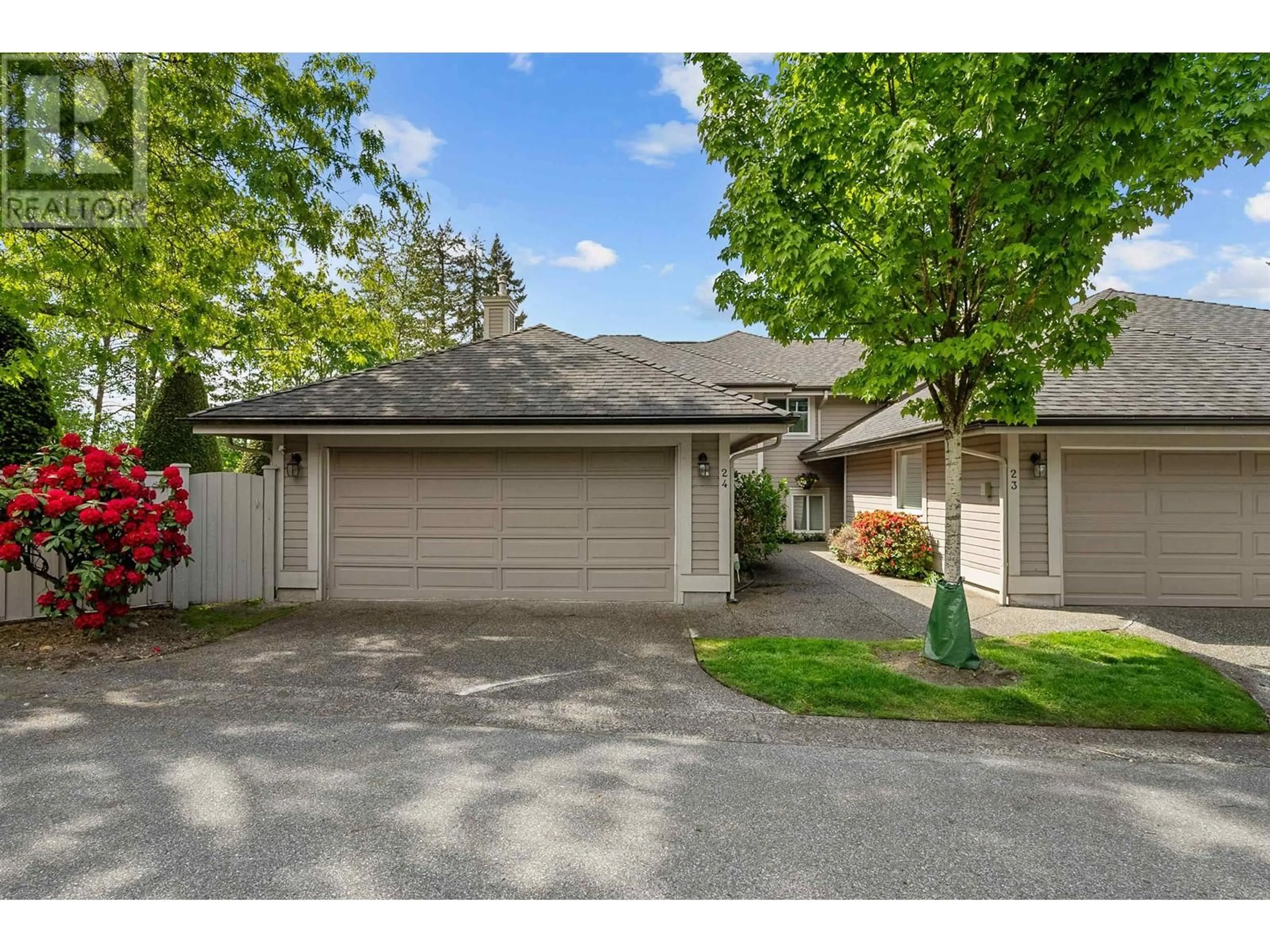 A pic from outside/outdoor area/front of a property/back of a property/a pic from drone, street for 24 - 181 RAVINE DRIVE, Port Moody British Columbia V3H4T3