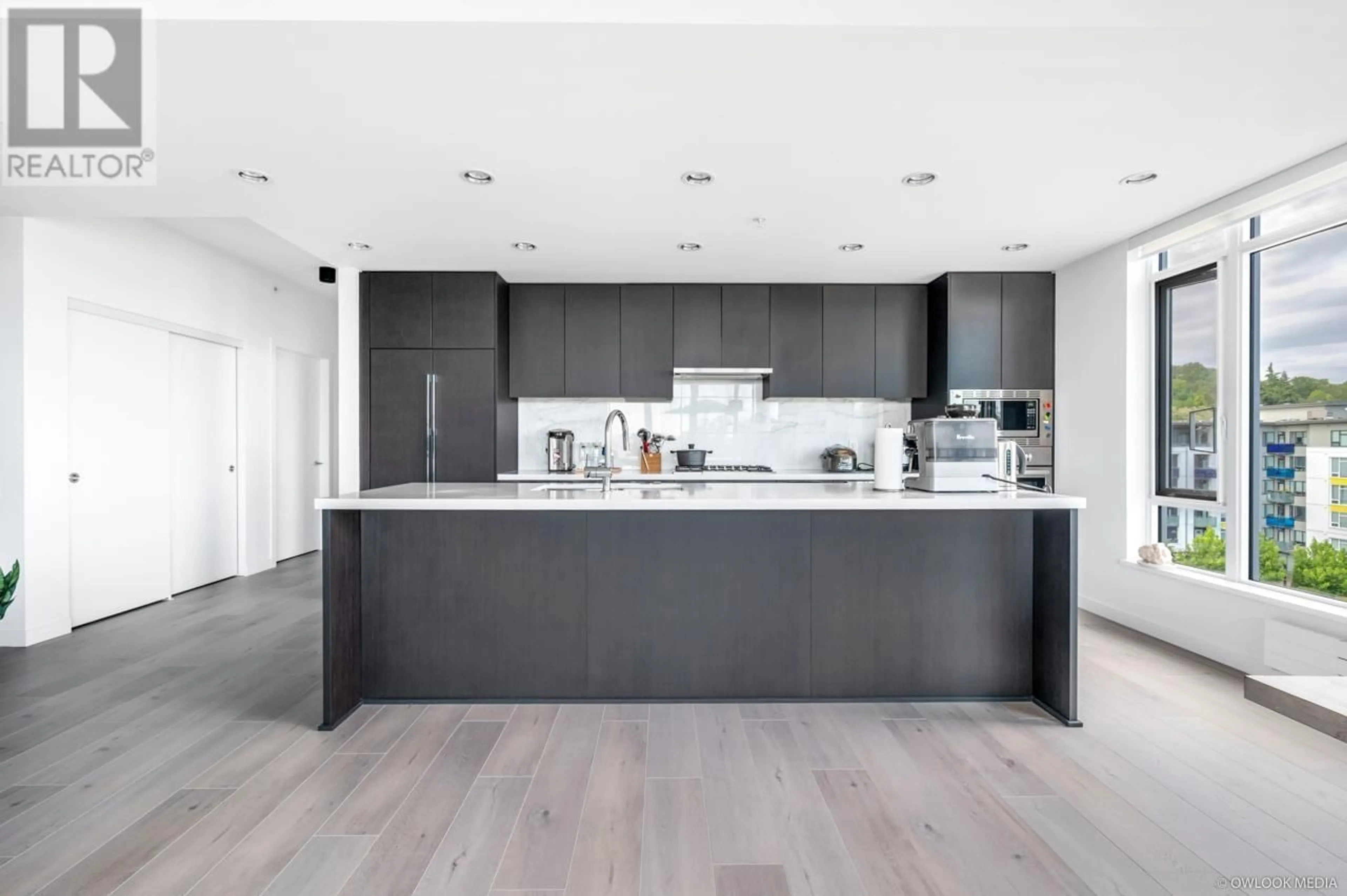 Contemporary kitchen, unknown for 605 - 3198 RIVERWALK AVENUE, Vancouver British Columbia V5S0E8