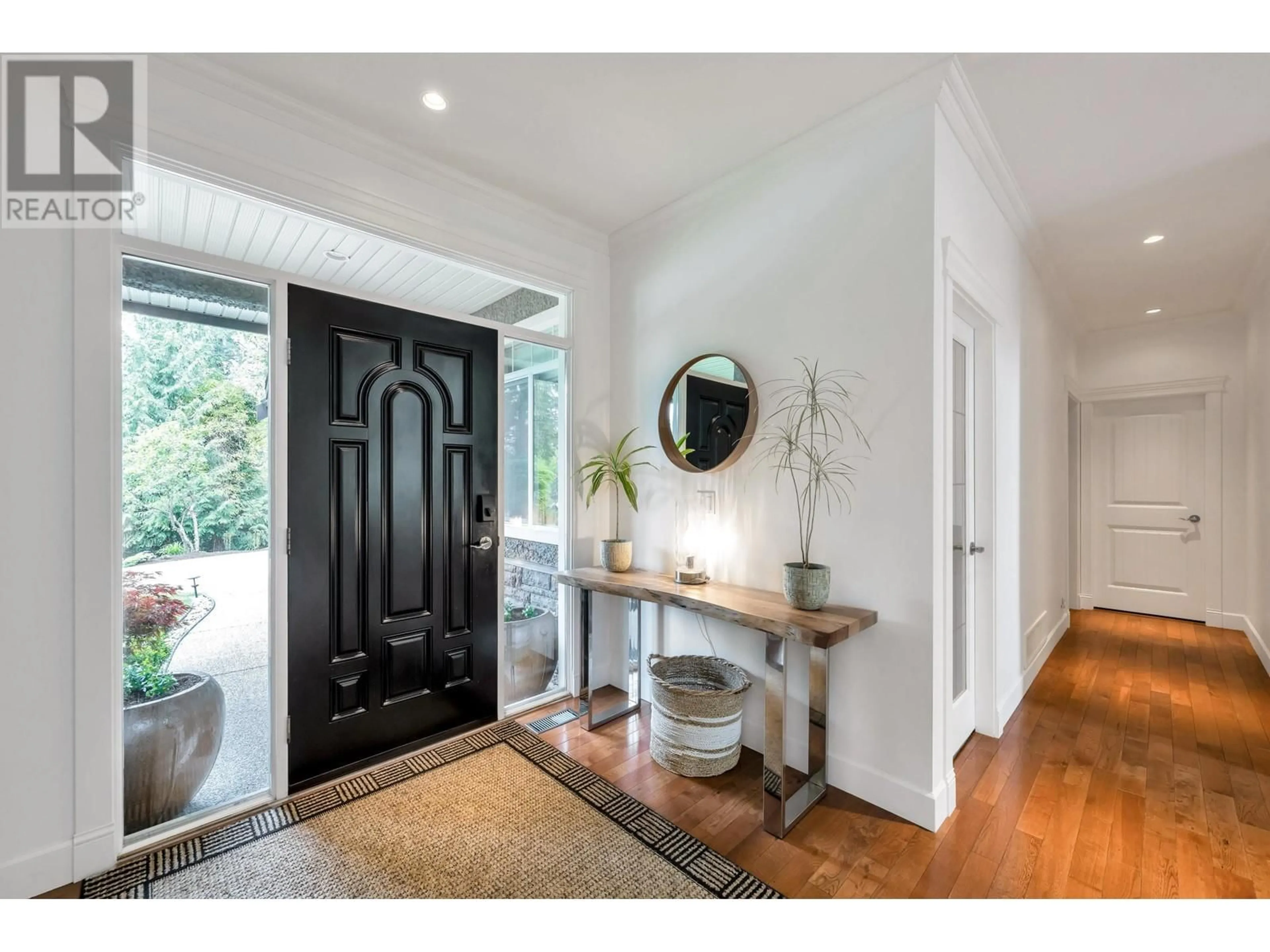 Indoor entryway for 7 ALDER WAY, Anmore British Columbia V3H4Y5