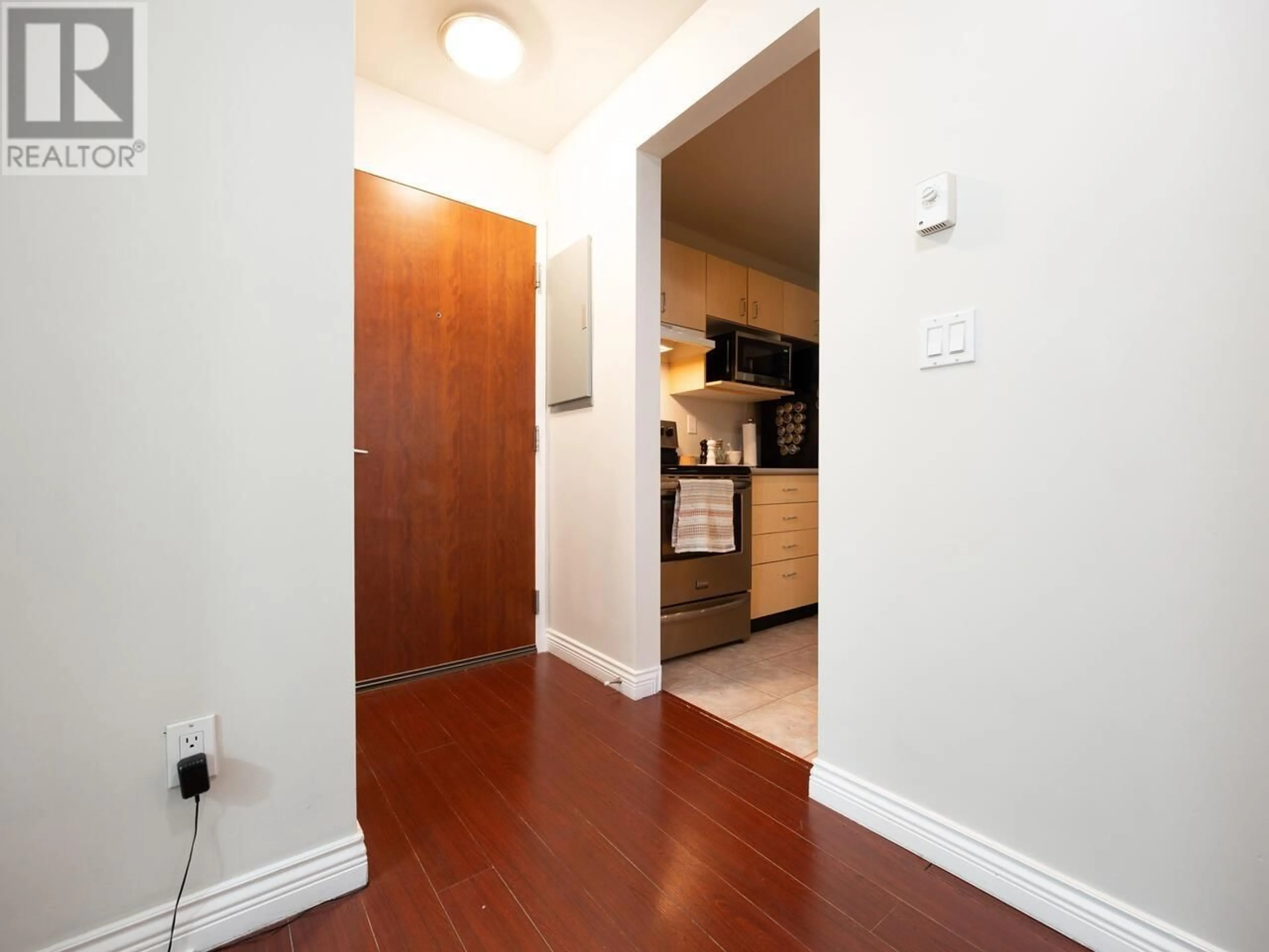 Indoor entryway for 712 - 1010 HOWE STREET, Vancouver British Columbia V6Z1P5
