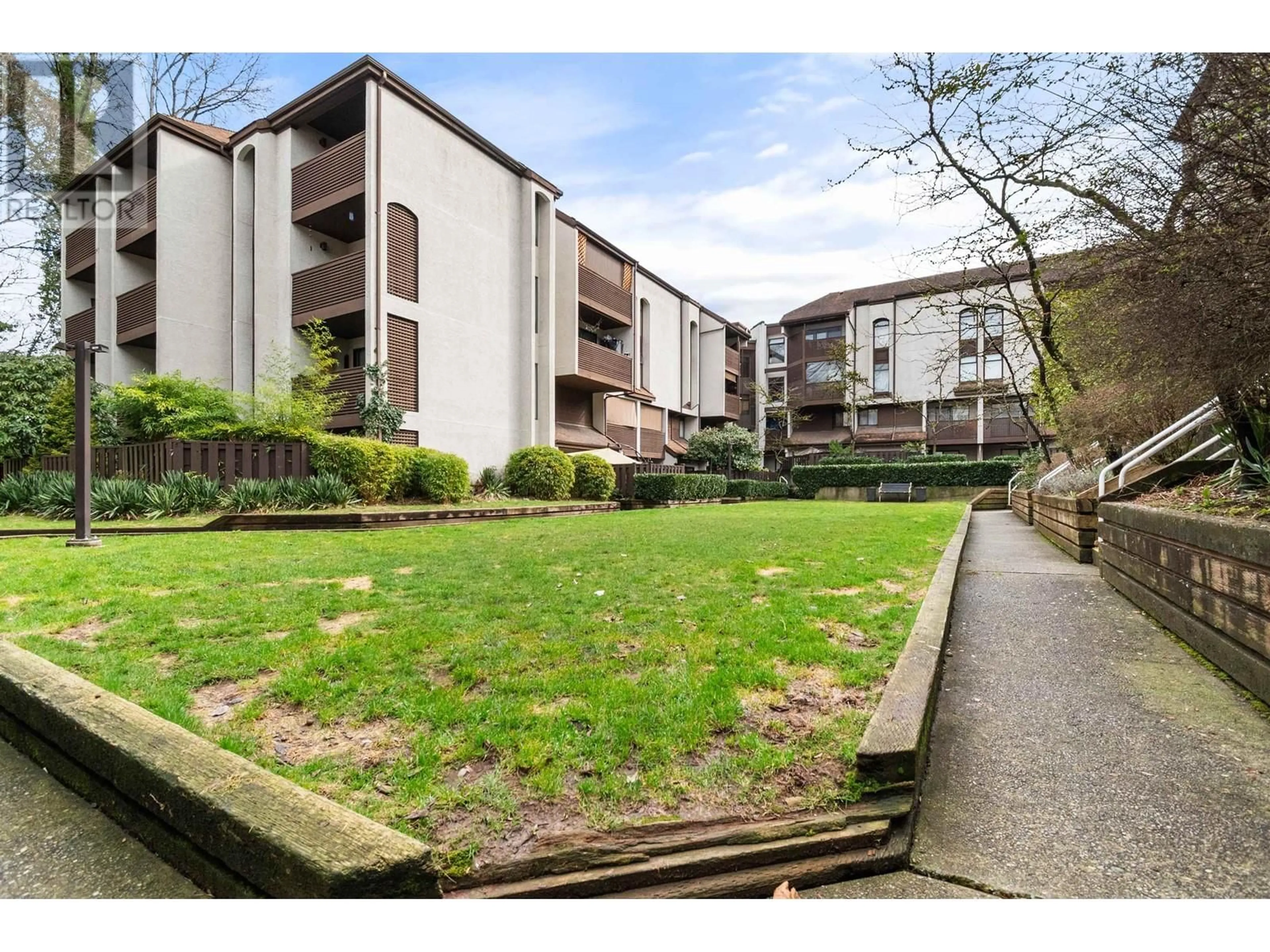 A pic from outside/outdoor area/front of a property/back of a property/a pic from drone, street for 316 - 385 GINGER DRIVE, New Westminster British Columbia V3L5L6