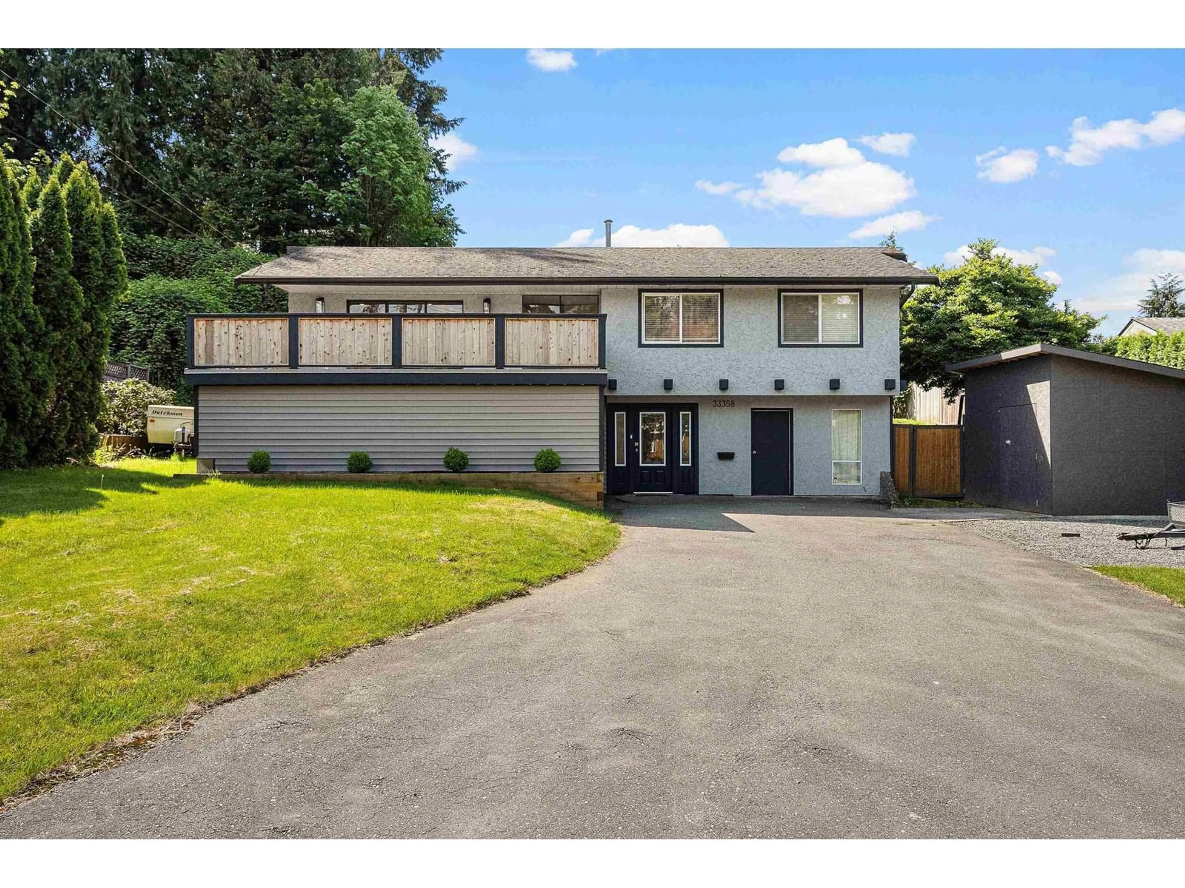 A pic from outside/outdoor area/front of a property/back of a property/a pic from drone, street for 33358 KNIGHT, Mission British Columbia V2V5K8