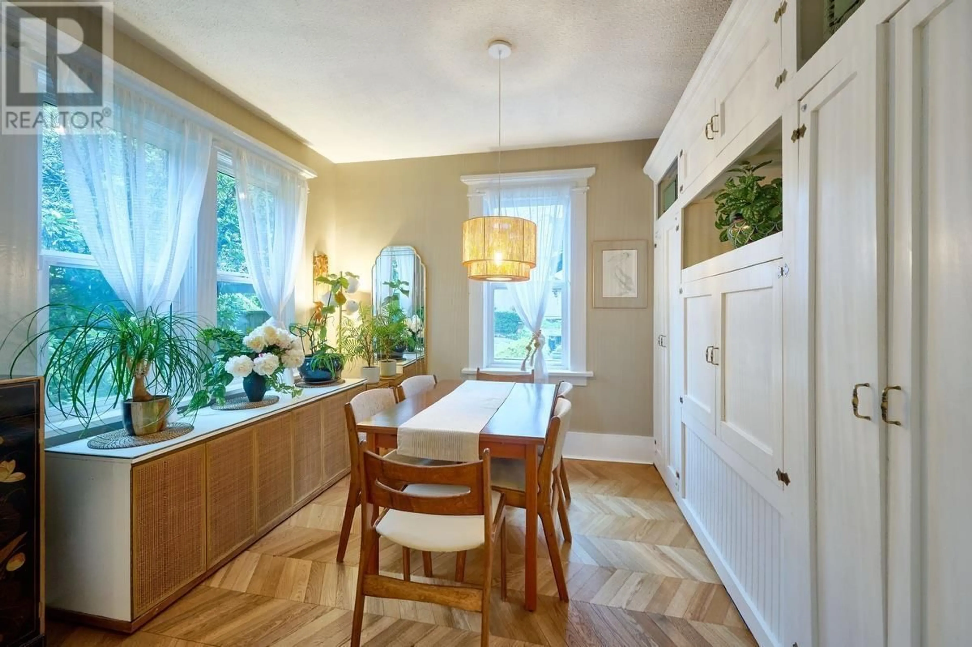 Dining room, unknown for 221 23RD STREET, North Vancouver British Columbia V7M2B4