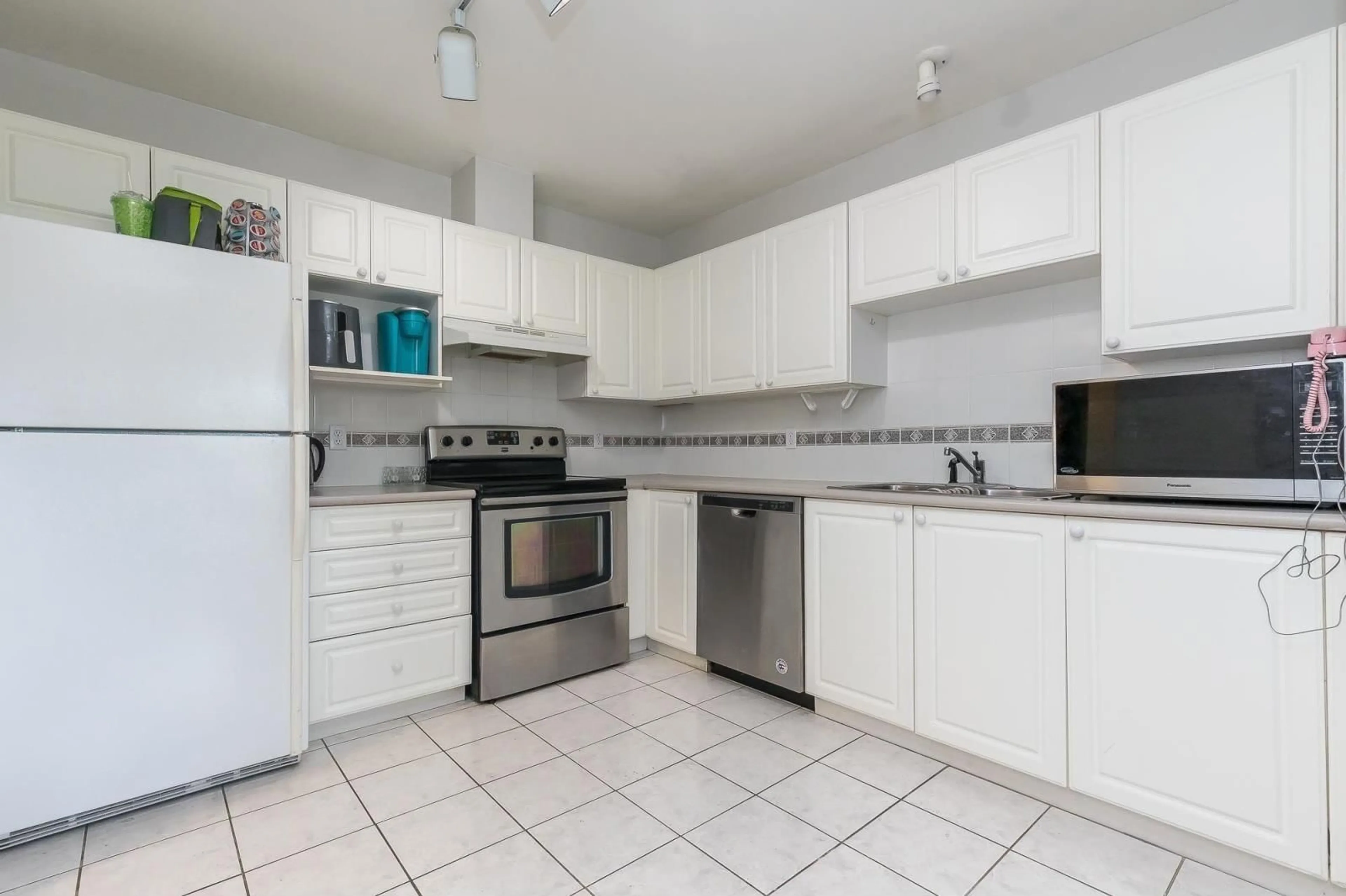 Standard kitchen, unknown for 303 - 45745 PRINCESS AVENUE, Chilliwack British Columbia V2P2B5
