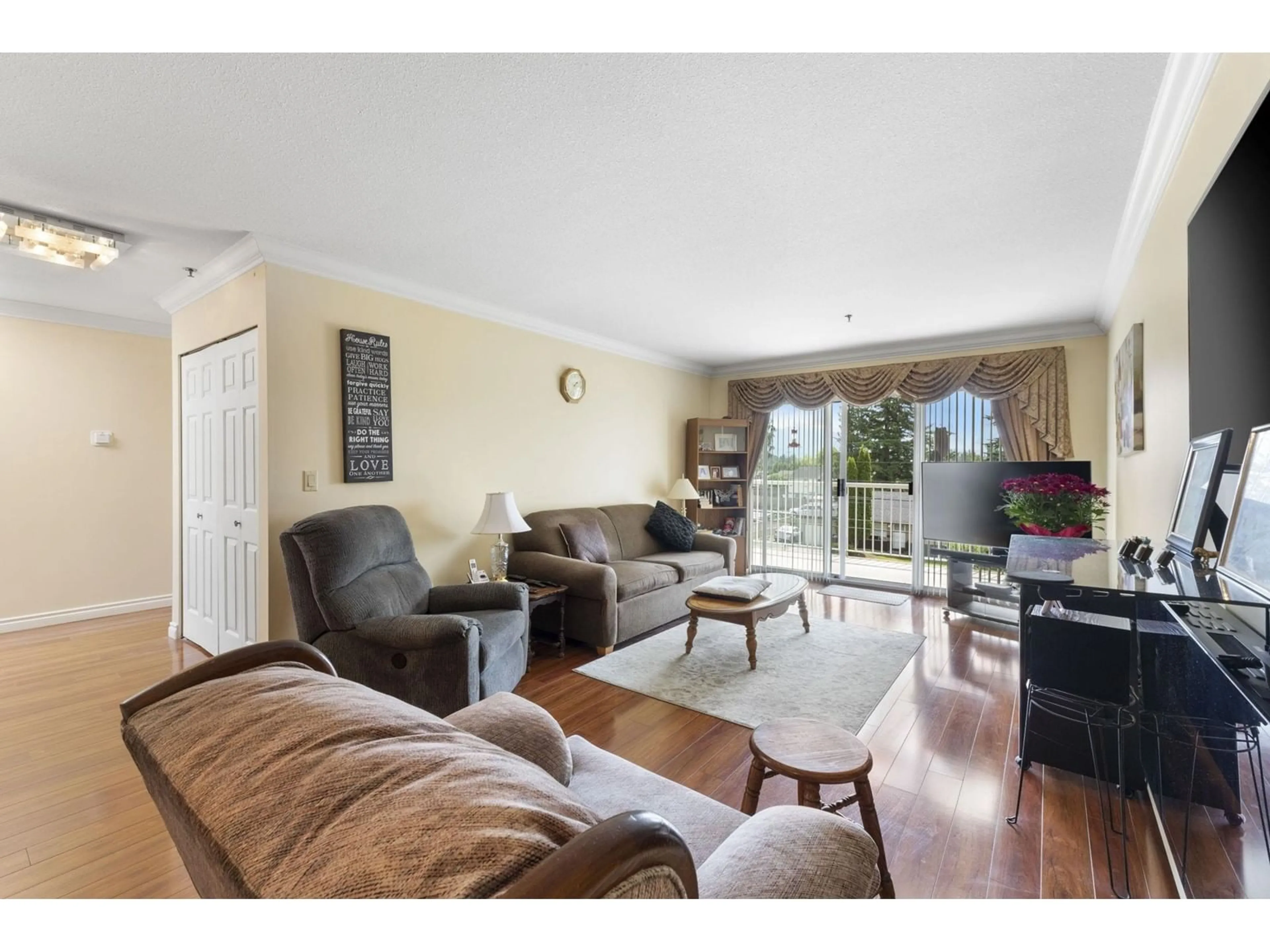 Living room with furniture, unknown for 315 - 33535 KING, Abbotsford British Columbia V2S6Z5