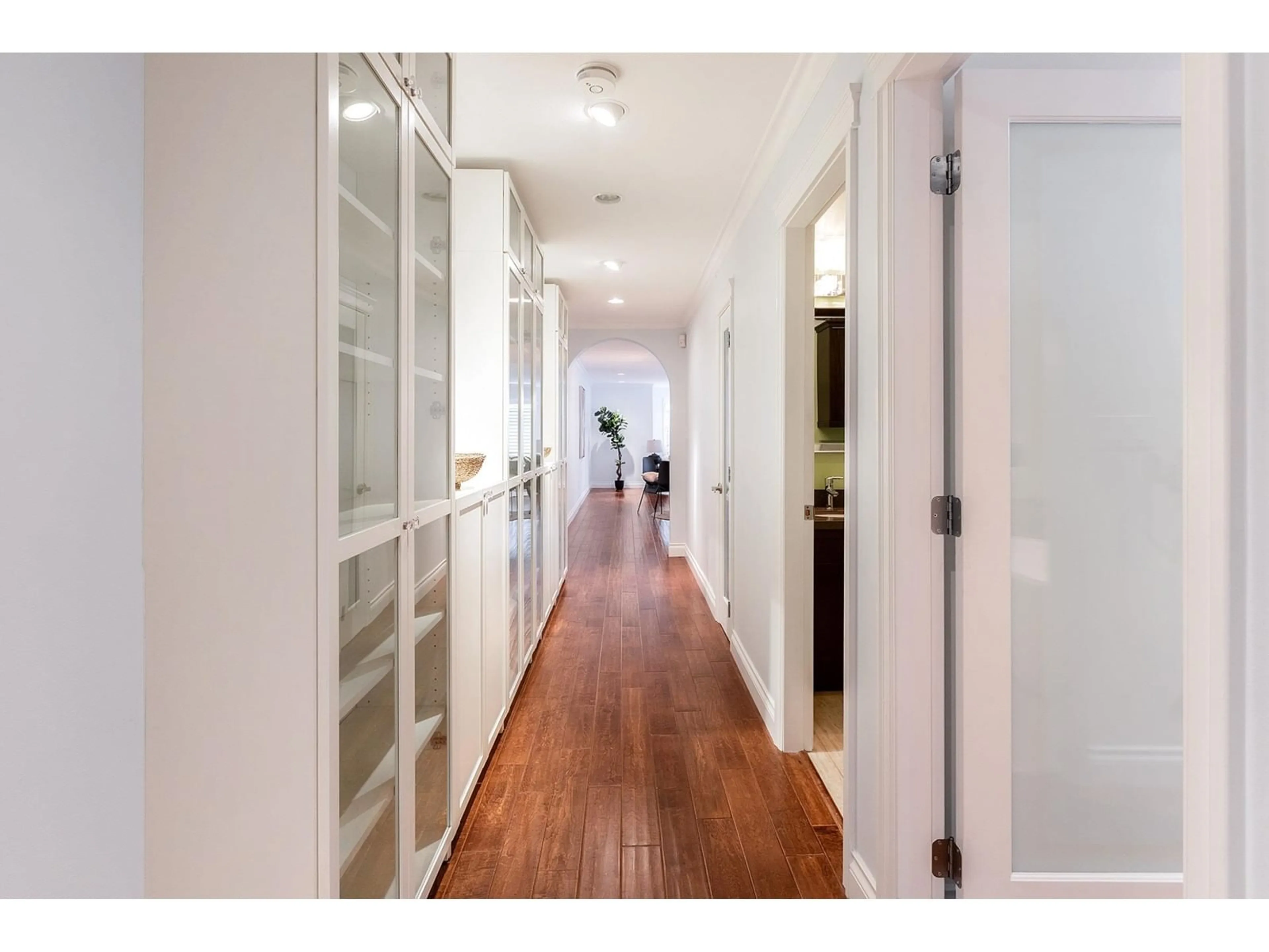 Indoor entryway for 209 - 15300 17, Surrey British Columbia V4A8Y6