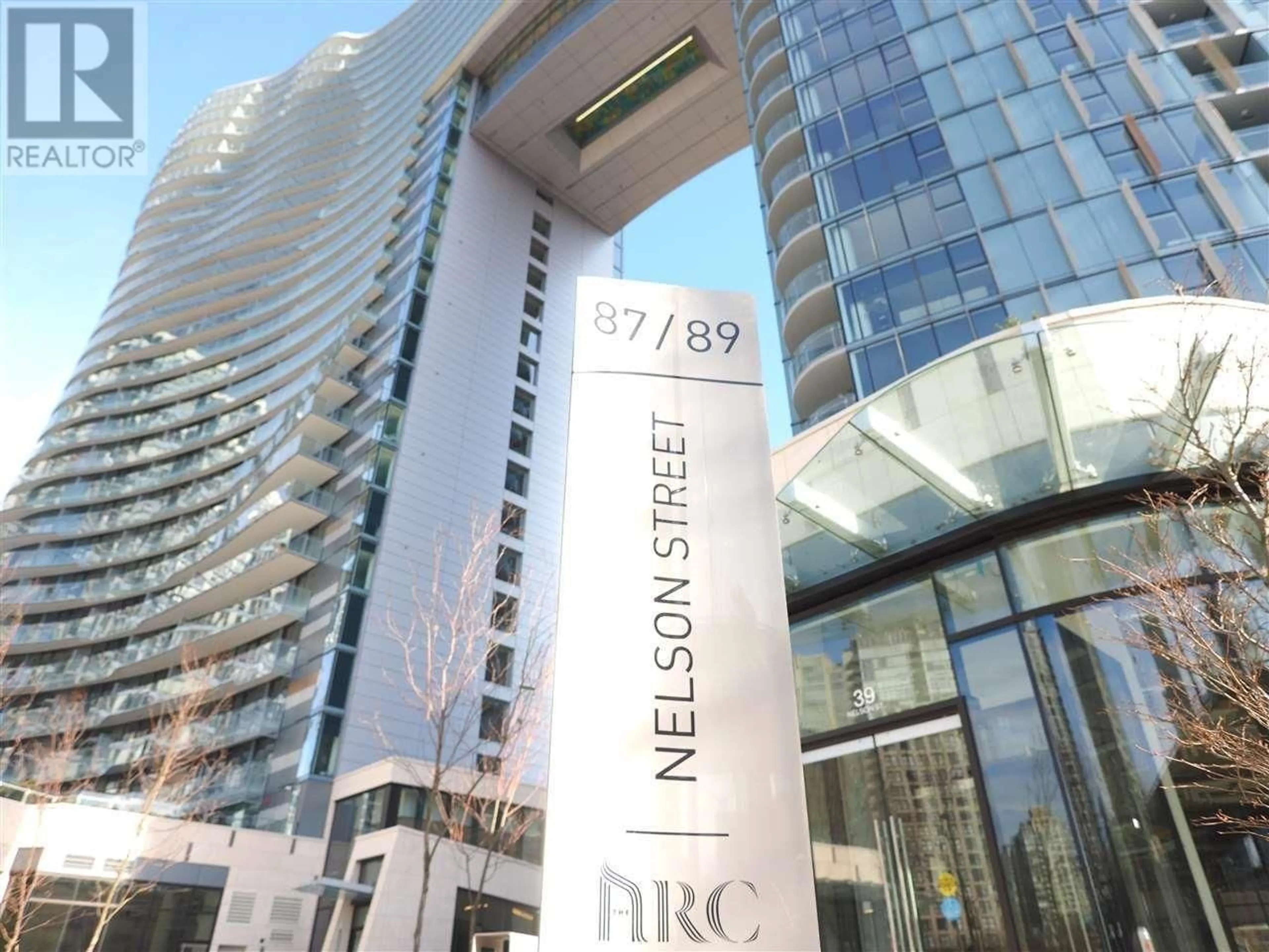 Indoor foyer for 683 - 87 NELSON STREET, Vancouver British Columbia V6Z0E8