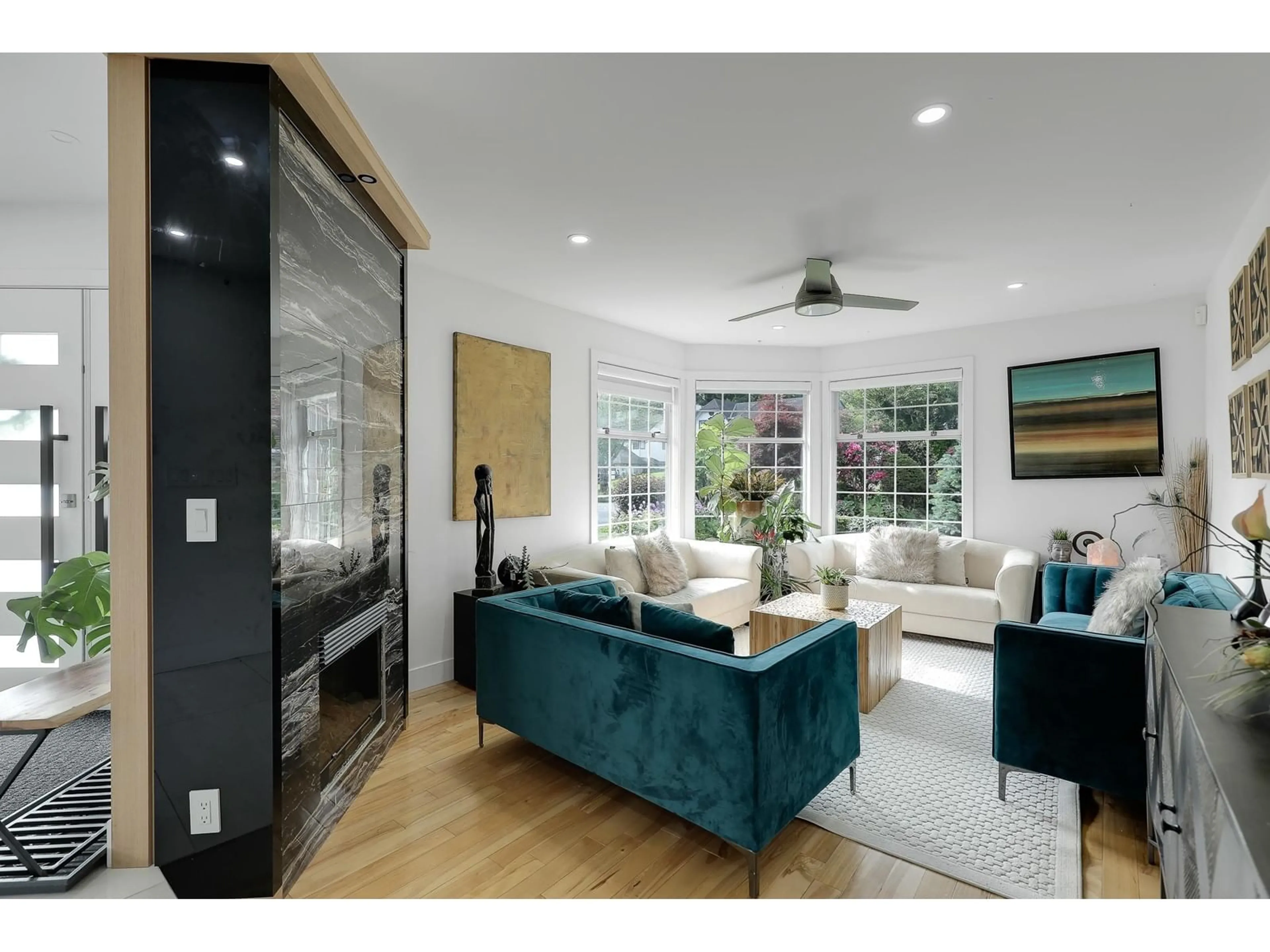 Living room with furniture, unknown for 14345 78A, Surrey British Columbia V3W9W3