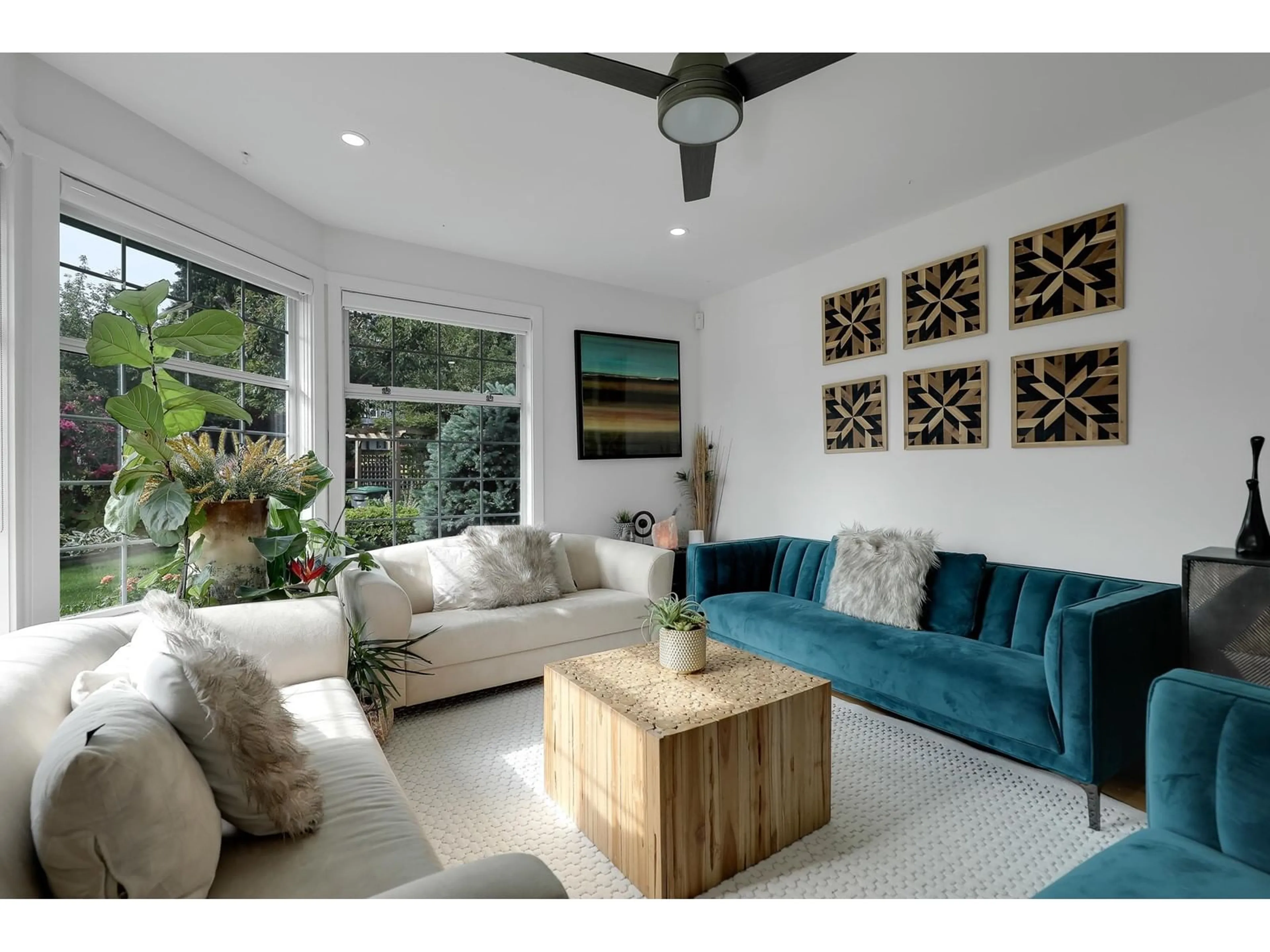 Living room with furniture, unknown for 14345 78A, Surrey British Columbia V3W9W3
