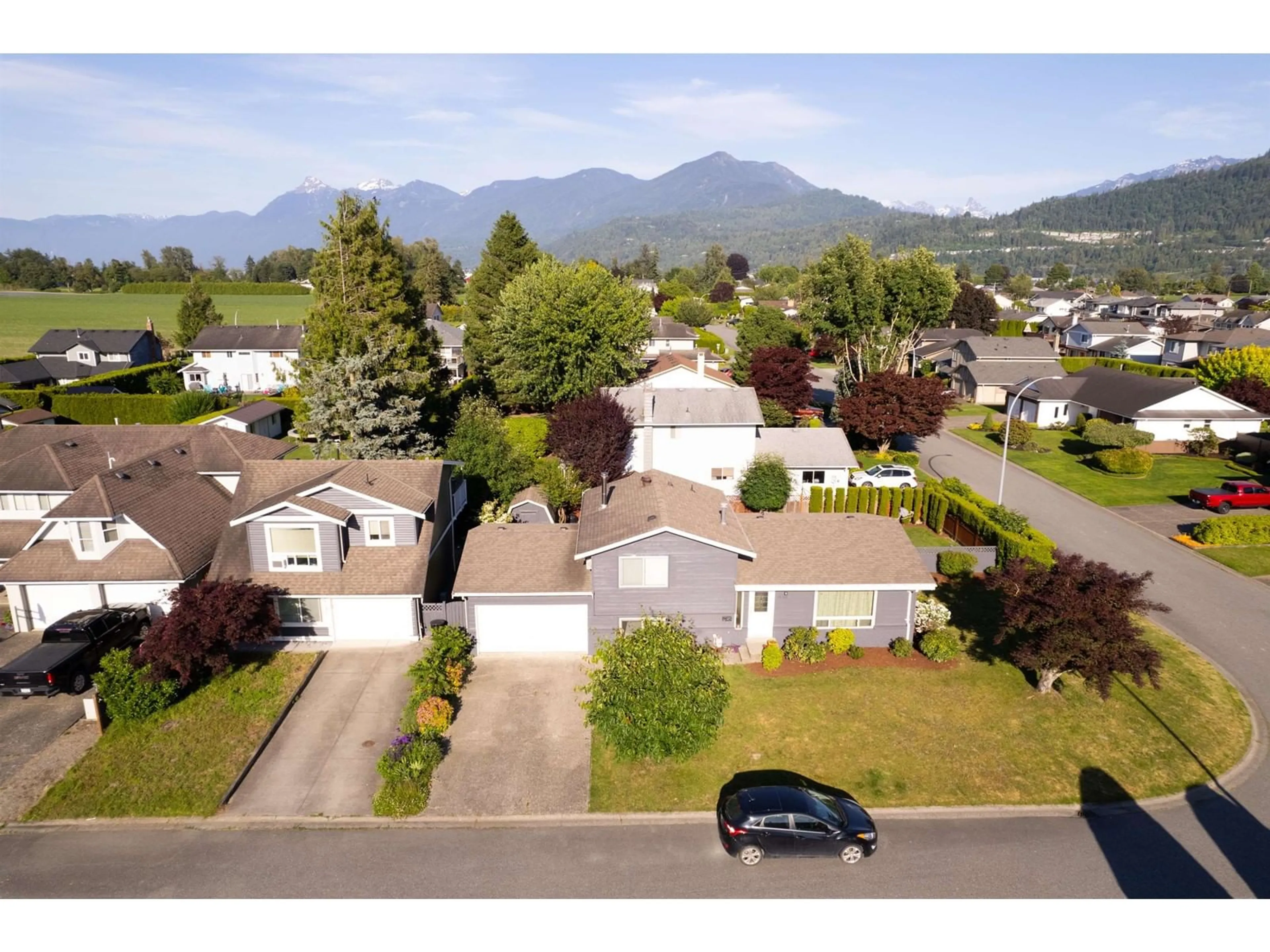 A pic from outside/outdoor area/front of a property/back of a property/a pic from drone, mountain view for 46187 CHRISTINA DRIVE, Chilliwack British Columbia V2R2B6