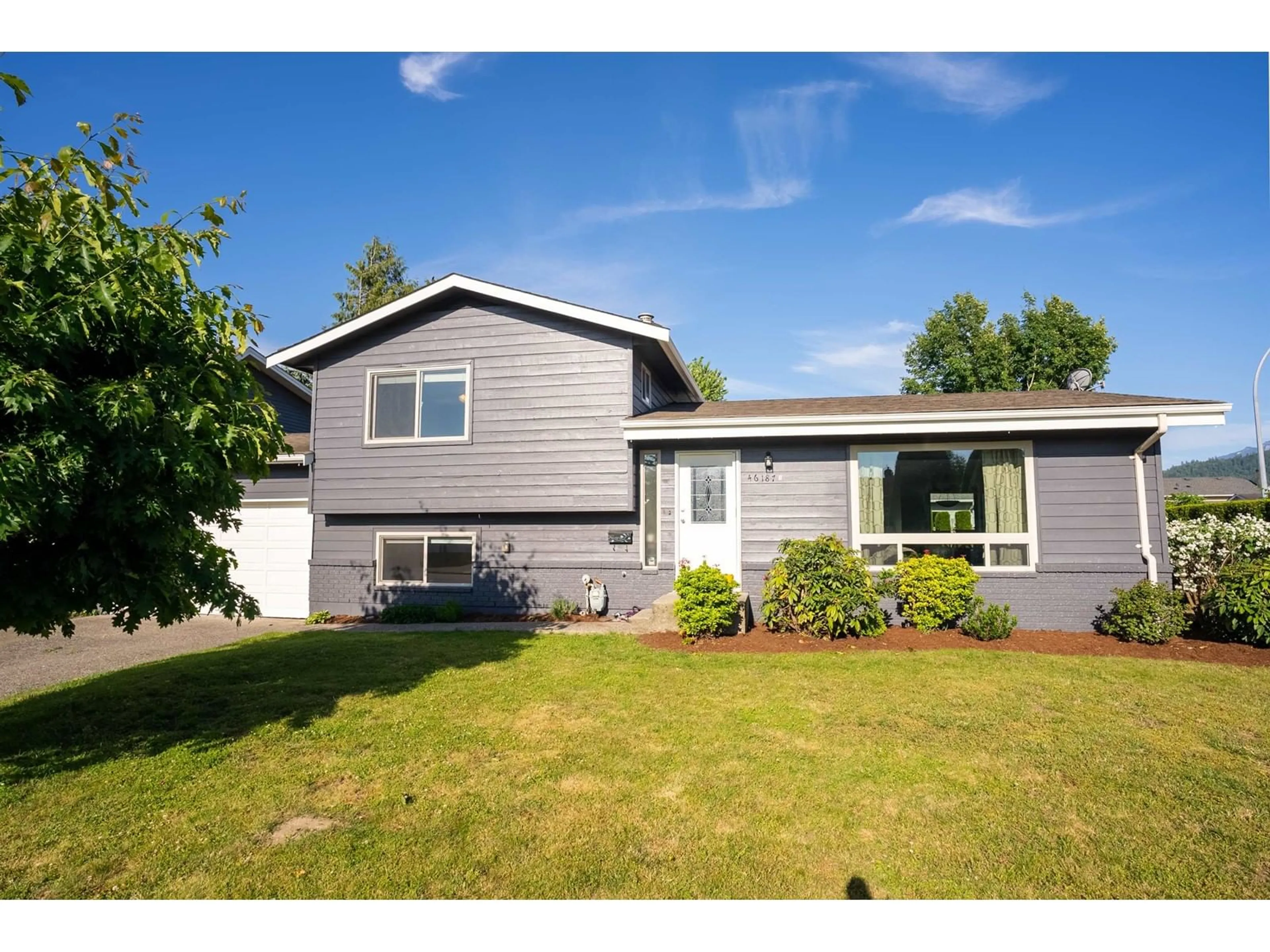 Home with vinyl exterior material, street for 46187 CHRISTINA DRIVE, Chilliwack British Columbia V2R2B6